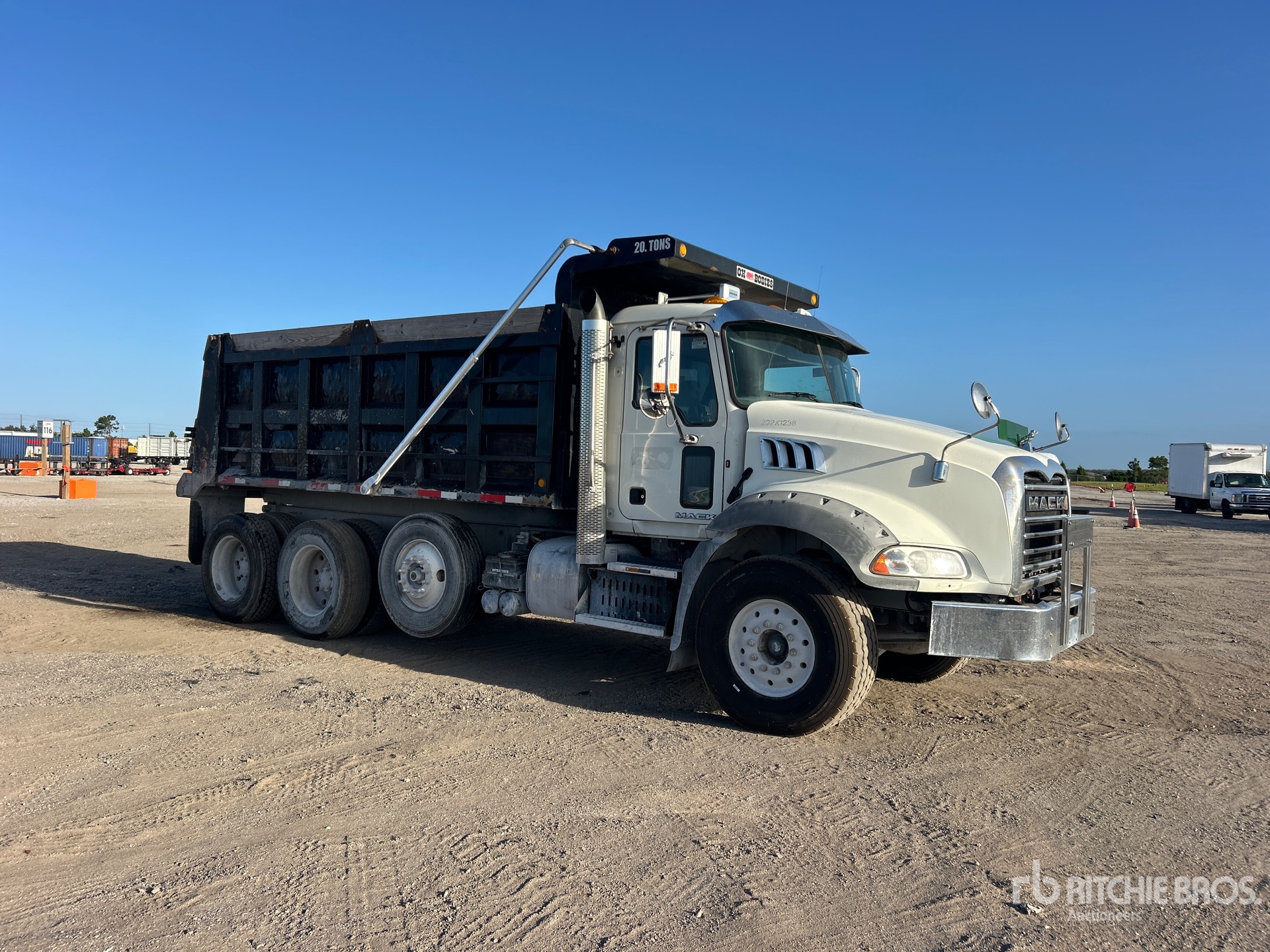 2017 Mack GU813