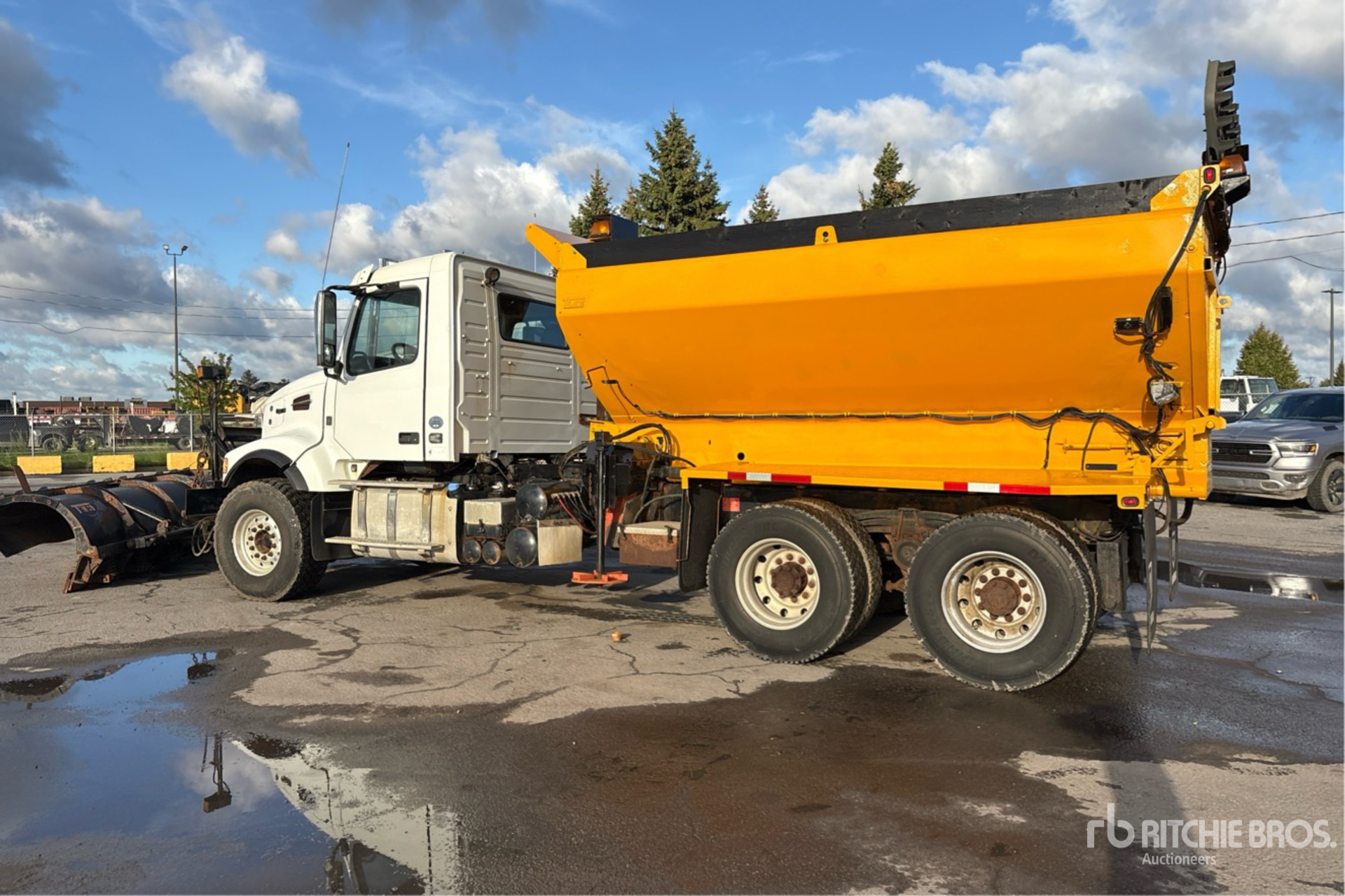 2016 Volvo VHD