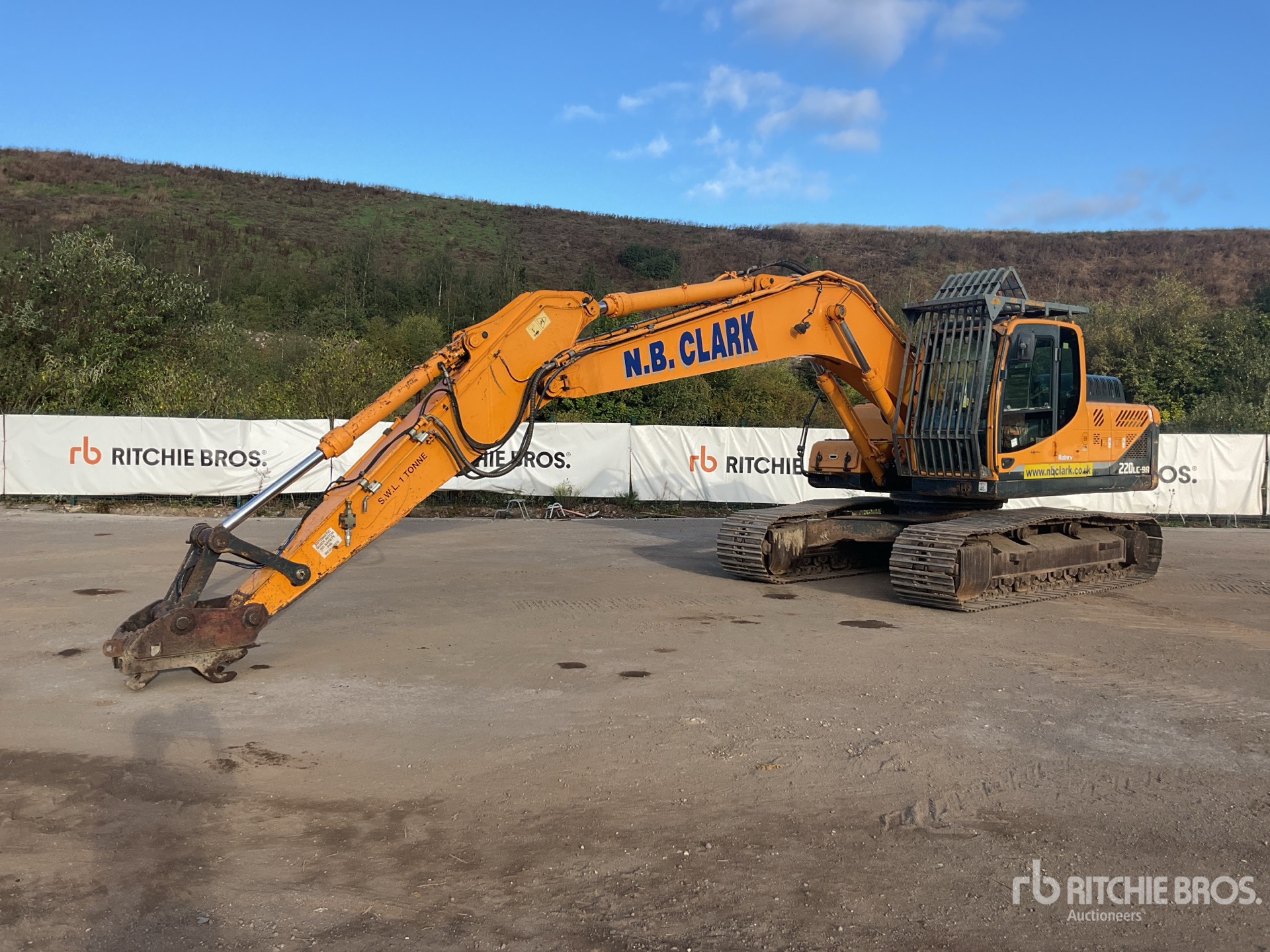 2015 Hyundai 220LC-9A