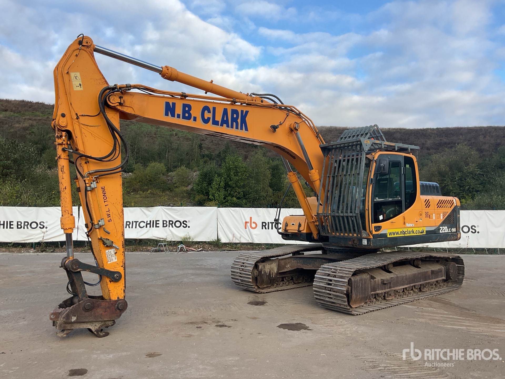 Photo of 2015 Hyundai 220LC-9A