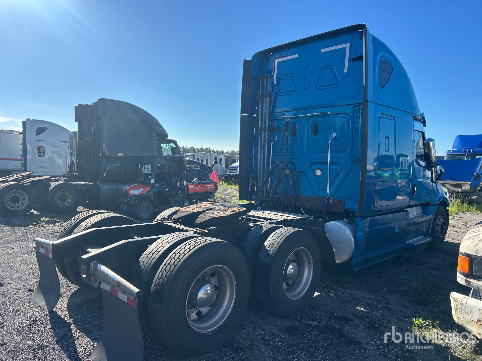 2019 Freightliner CASCADIA 126