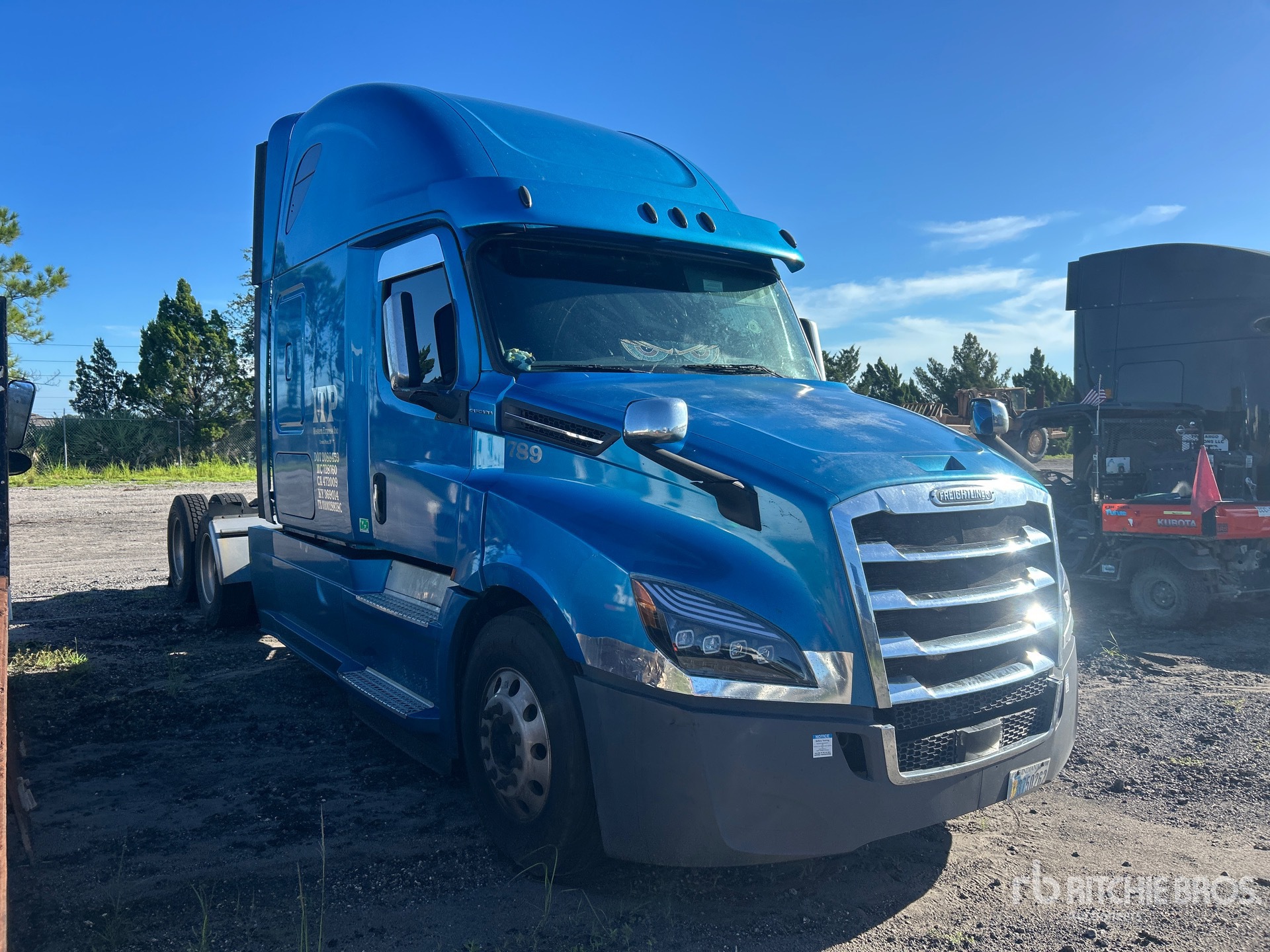 2019 Freightliner CASCADIA 126