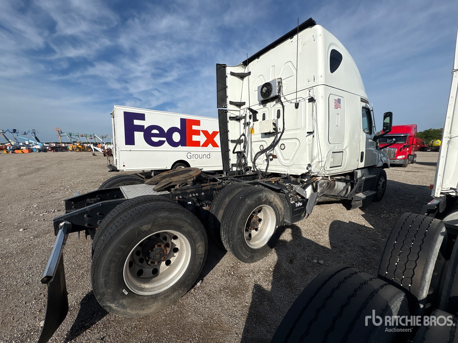 2020 Freightliner CASCADIA 126