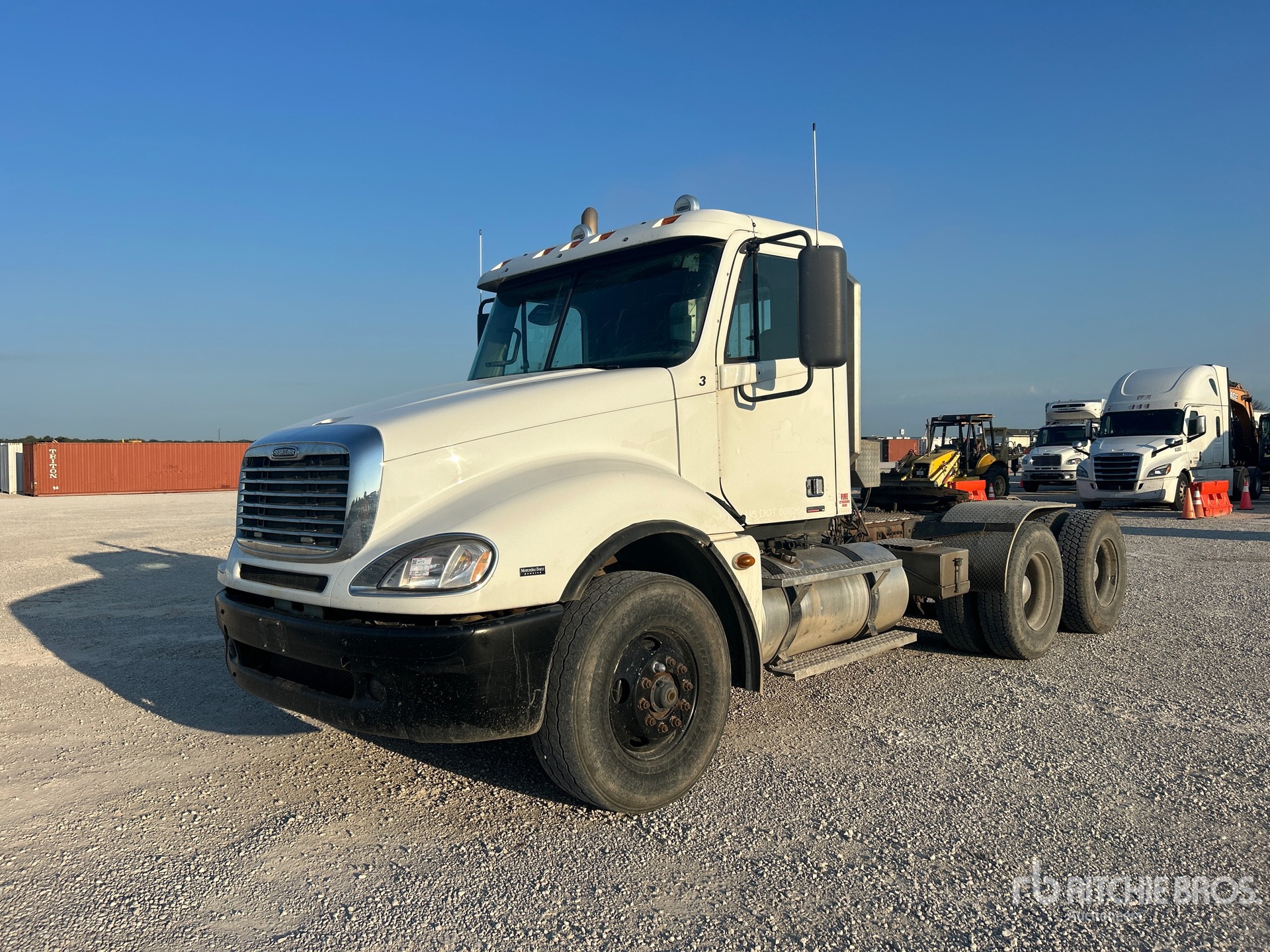 Photo of 2010 Freightliner COLUMBIA 112