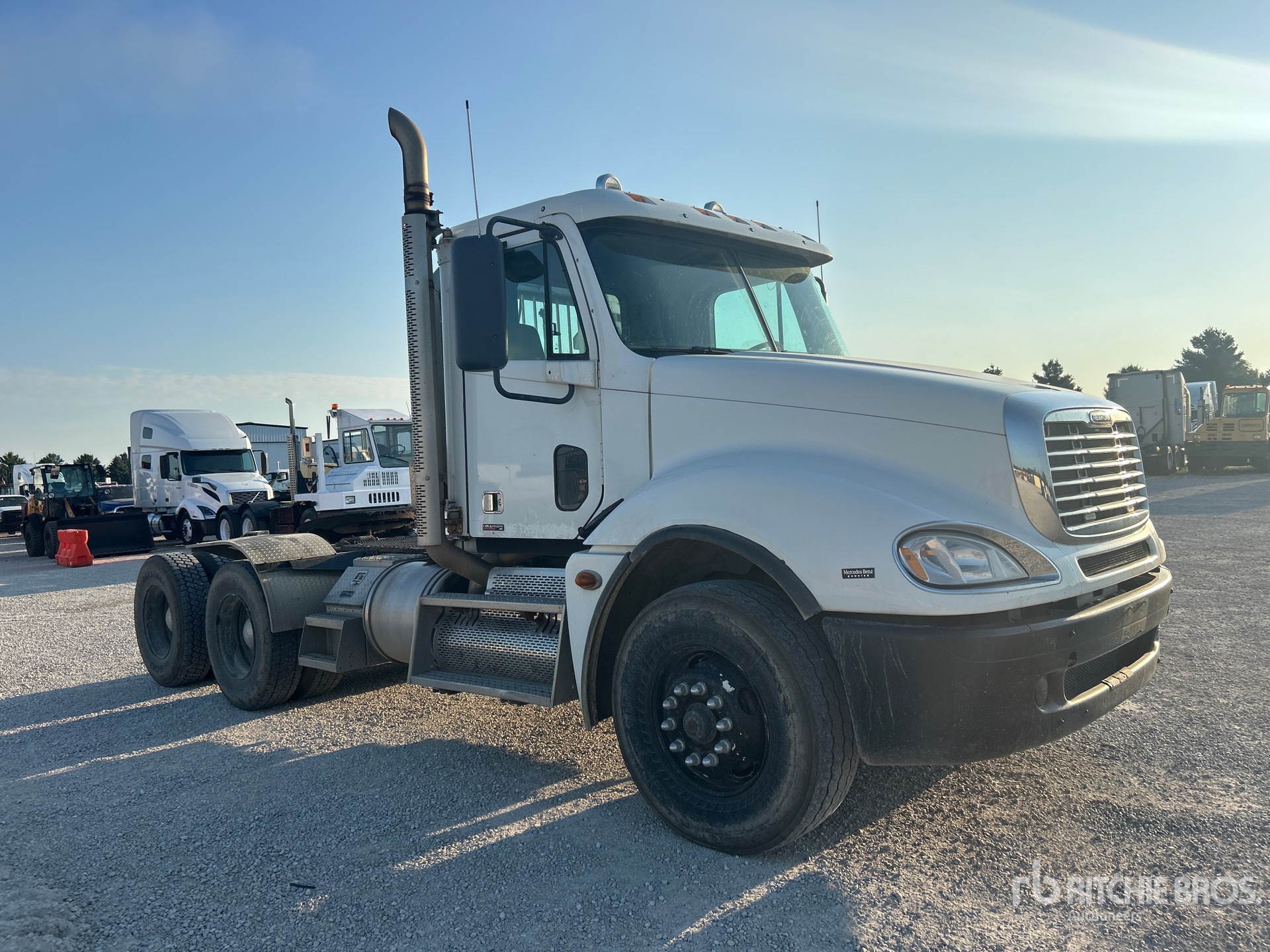 2010 Freightliner COLUMBIA 112