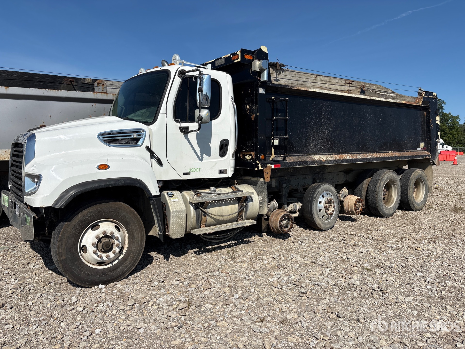 Photo of 2015 Freightliner 114SD