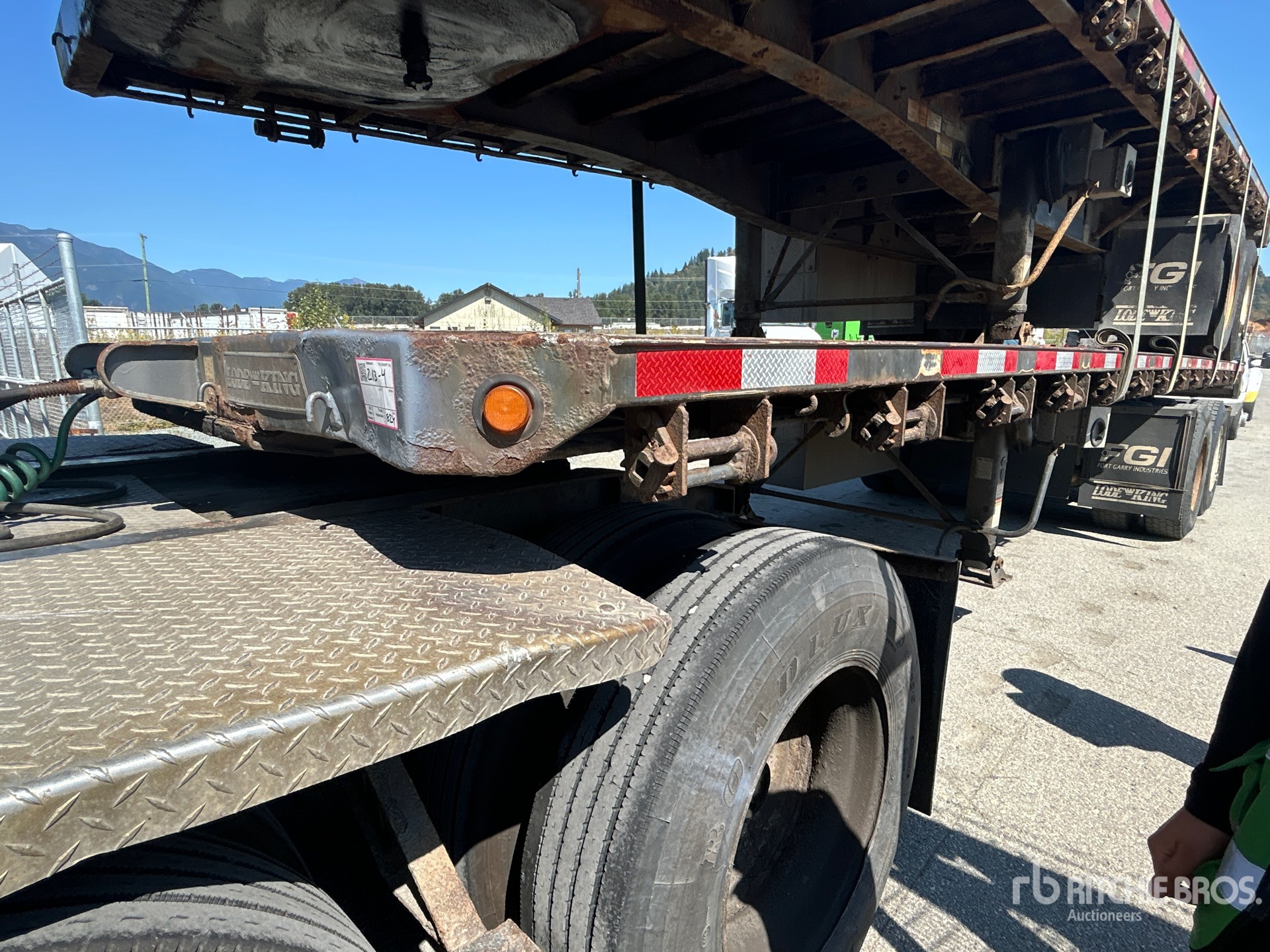 2014 Load King  28 FT T/A B-TRAIN PUP