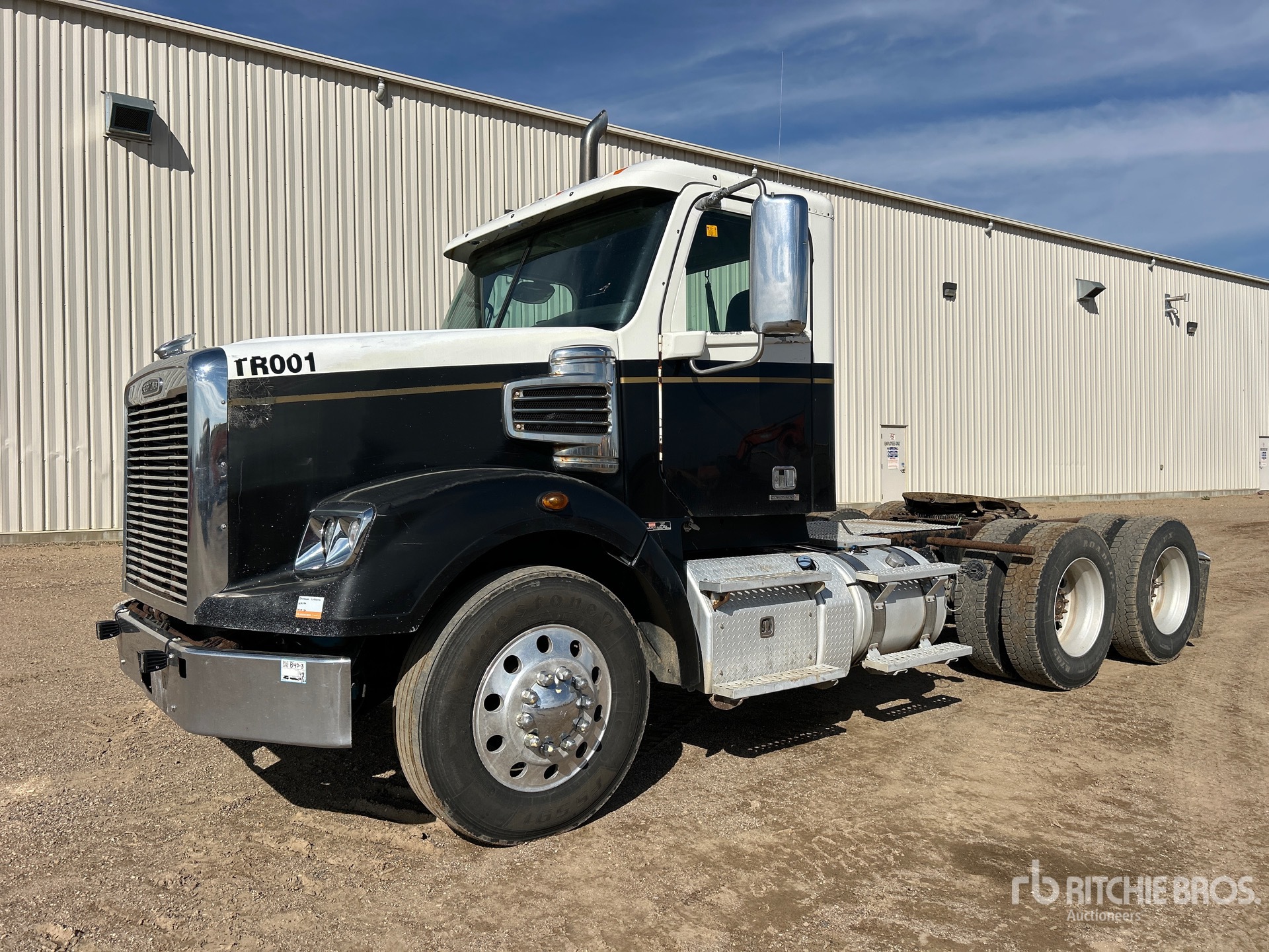 Photo of 2011 Freightliner CORONADO 122