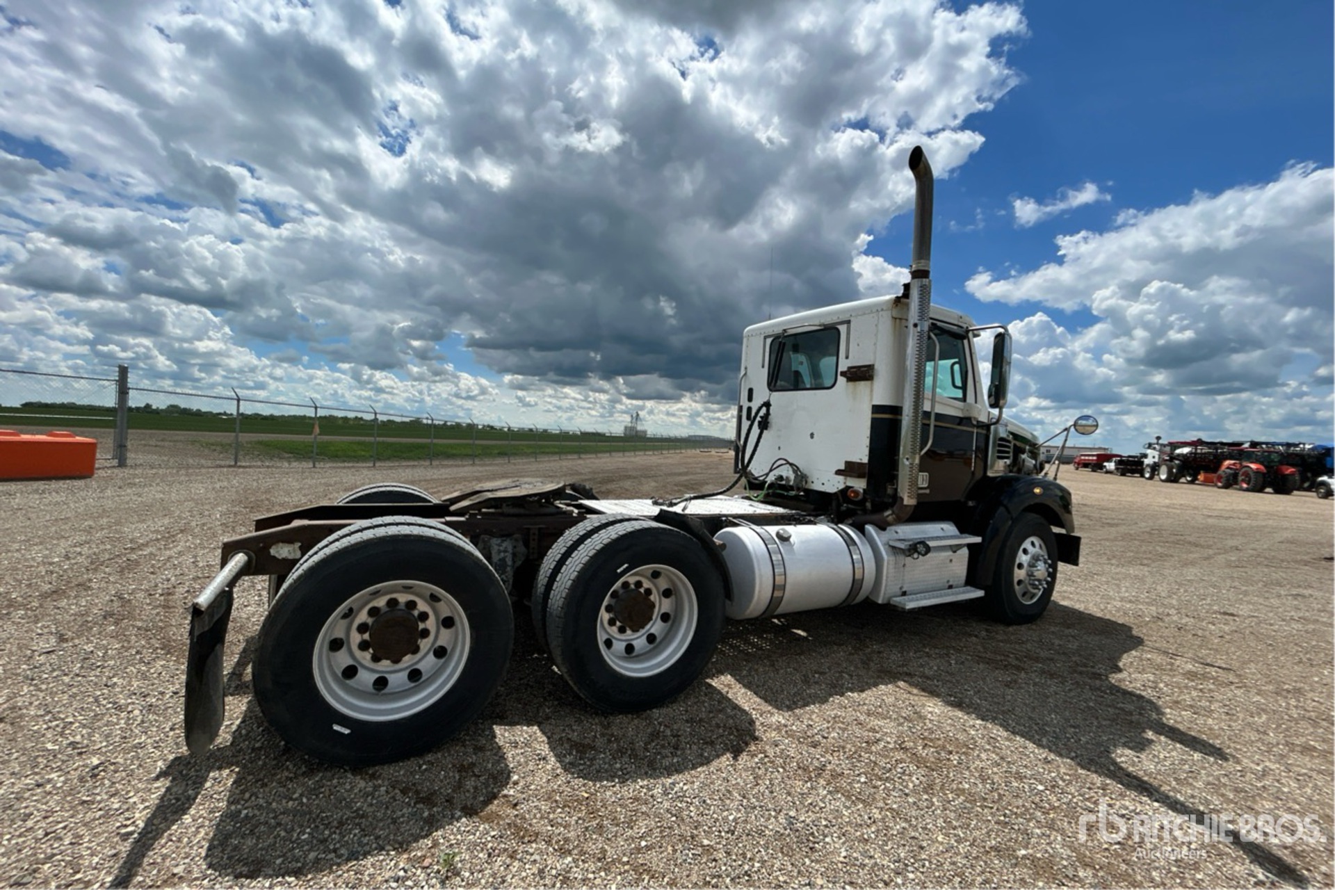 2011 Freightliner CORONADO 122