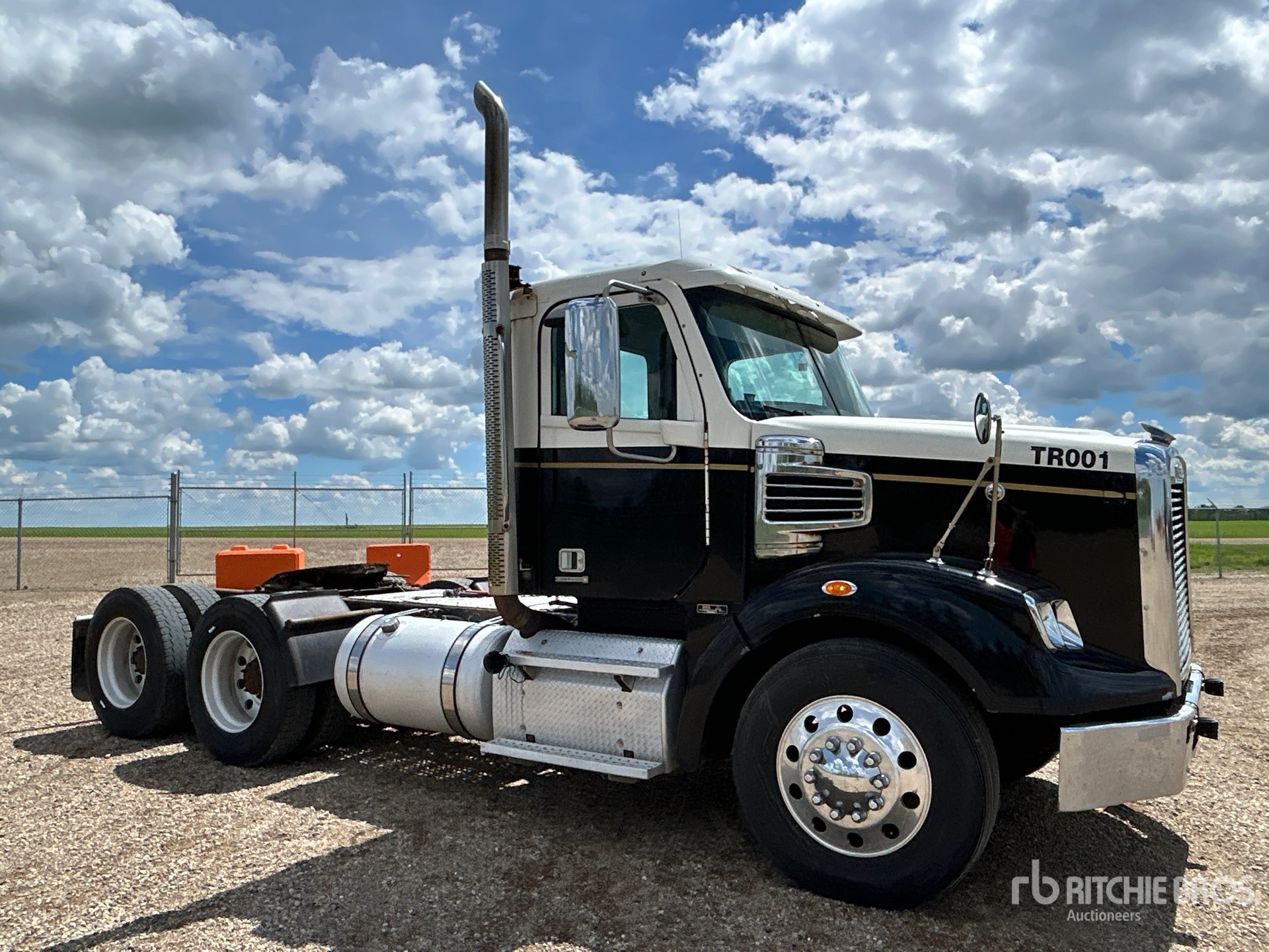 2011 Freightliner CORONADO 122