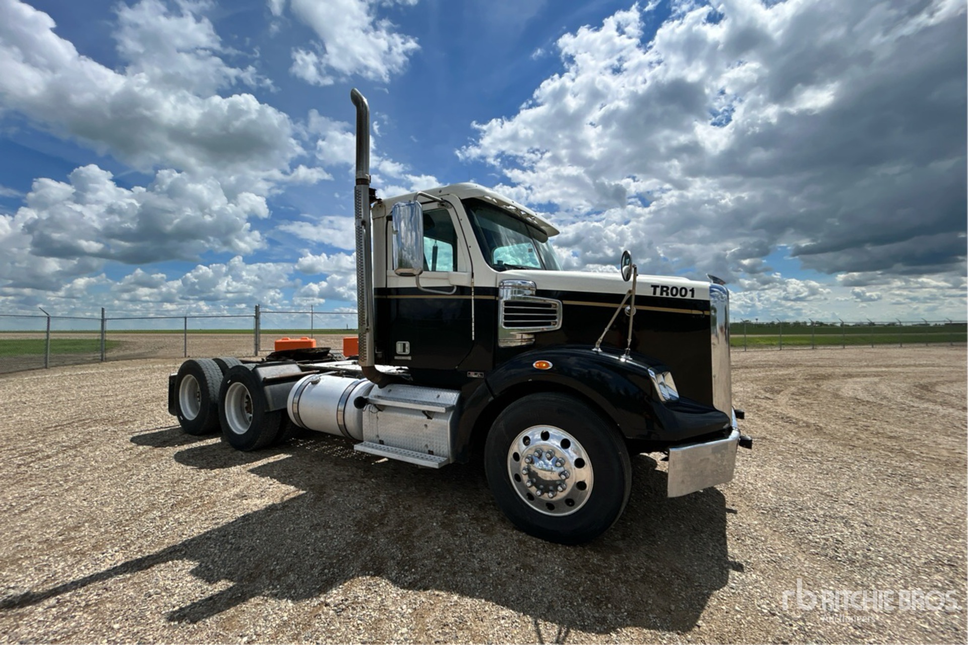 2011 Freightliner CORONADO 122