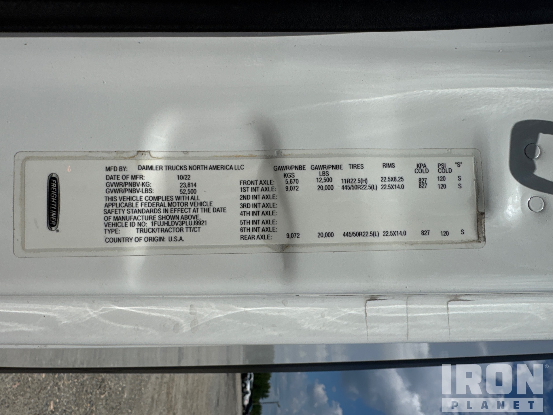 2023 Freightliner CASCADIA 126