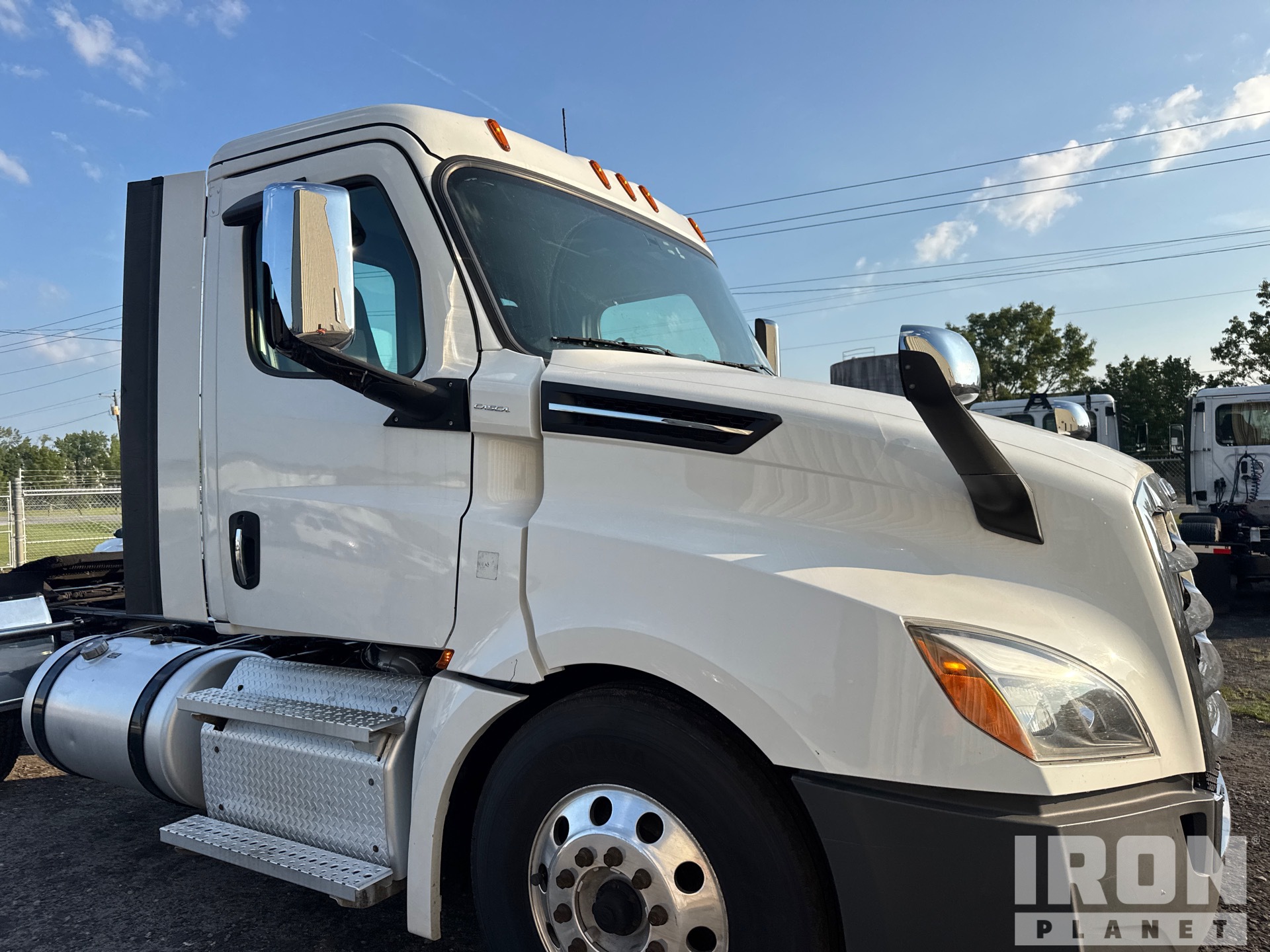 2020 Freightliner CASCADIA 126