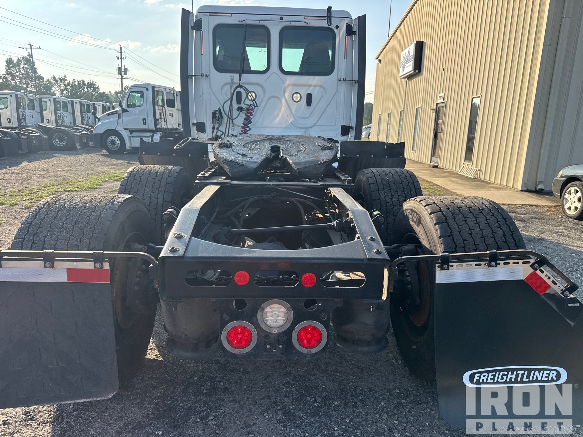2020 Freightliner CASCADIA 126