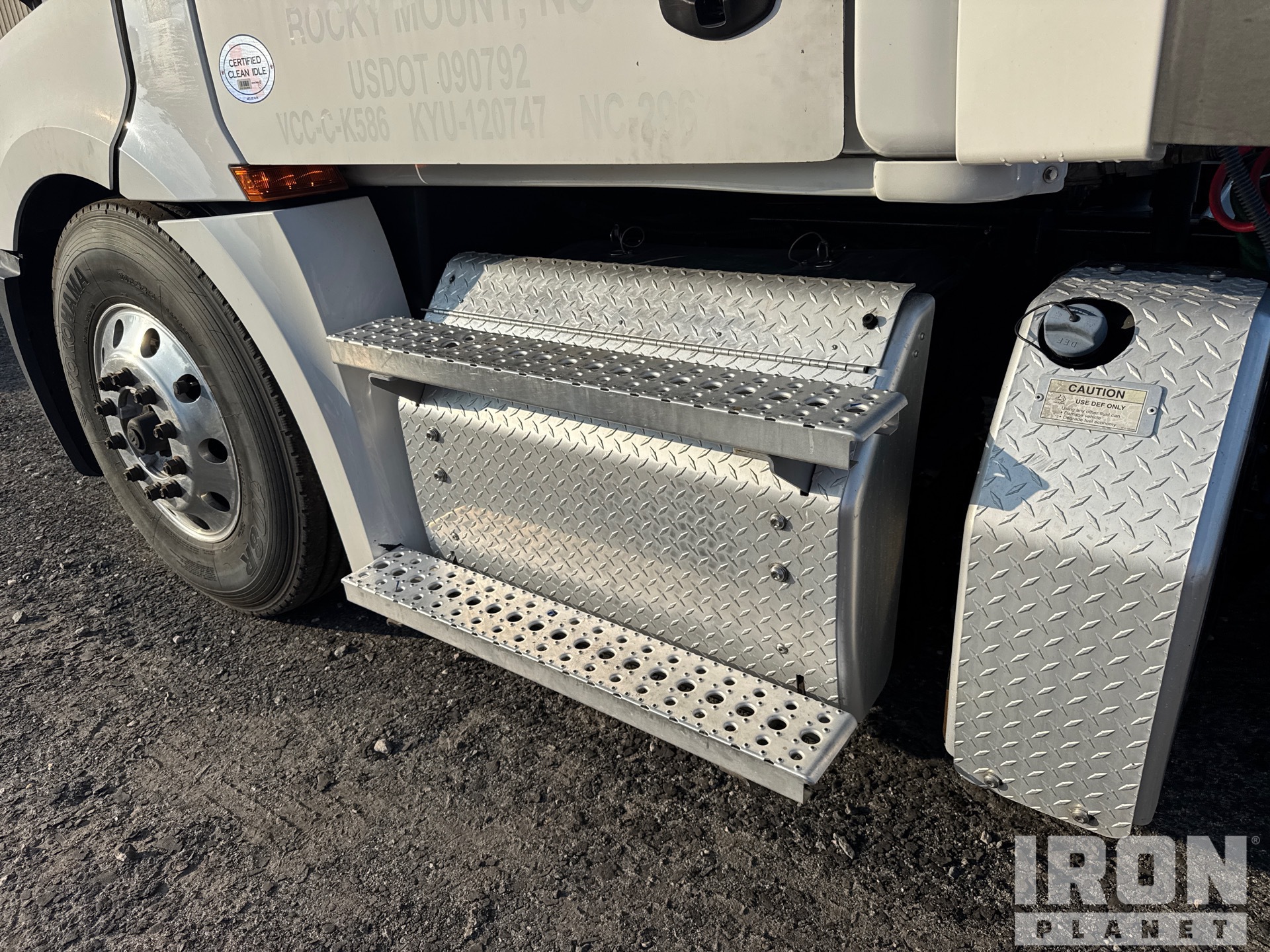 2020 Freightliner CASCADIA 126