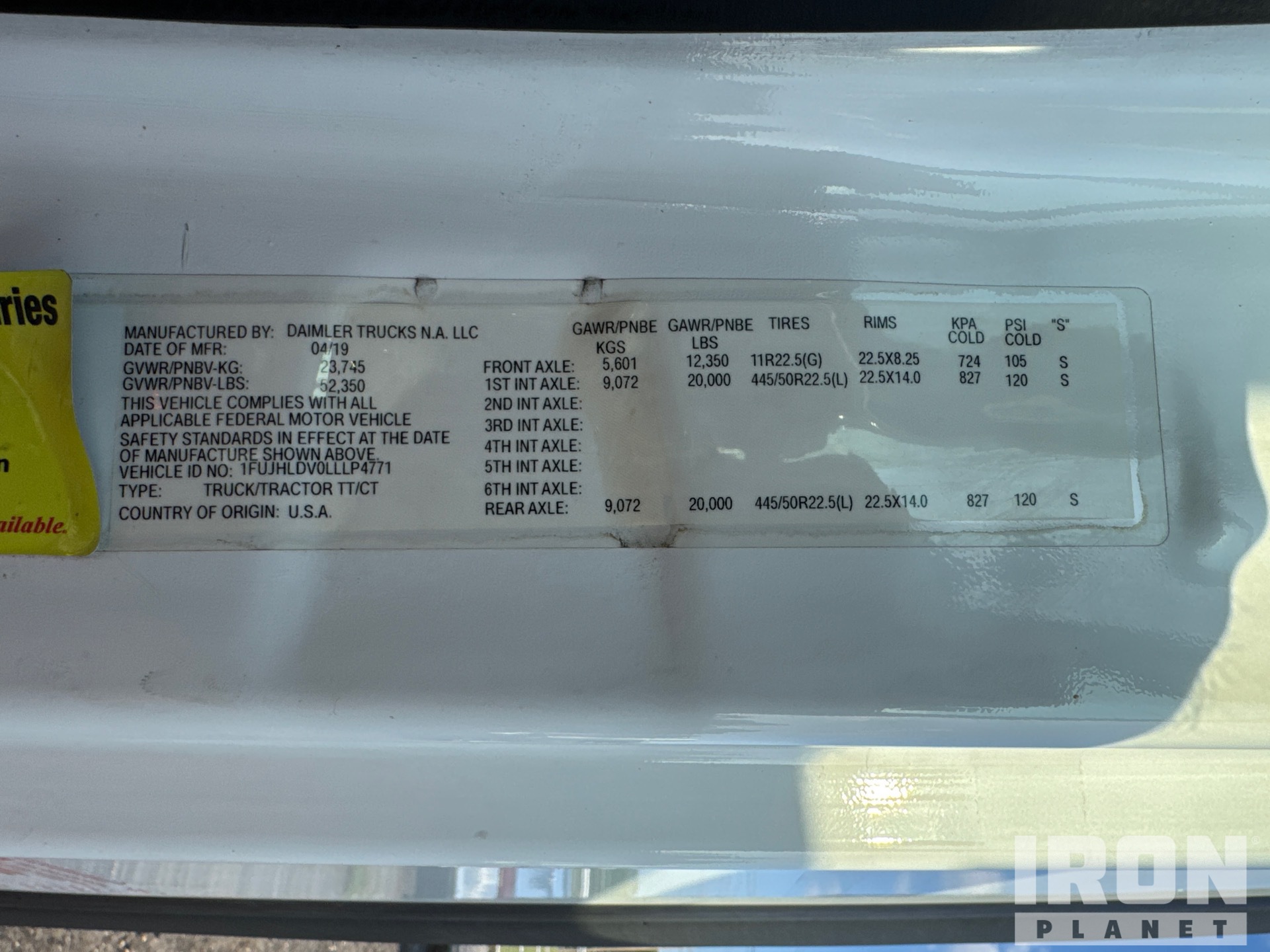 2020 Freightliner CASCADIA 126