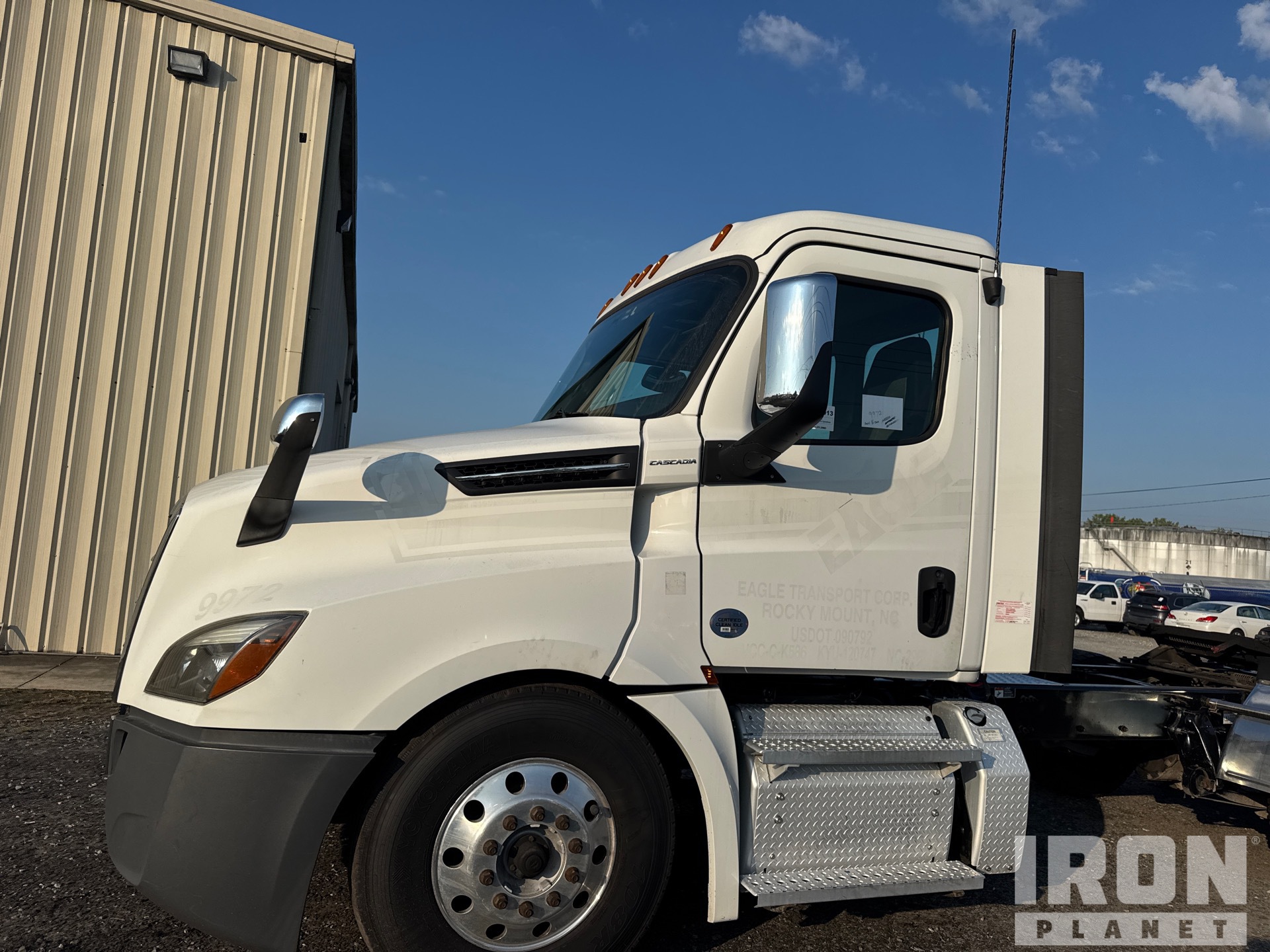 2020 Freightliner CASCADIA 126