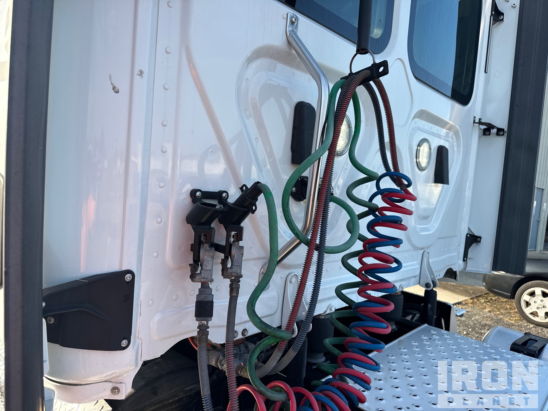 2020 Freightliner CASCADIA 126