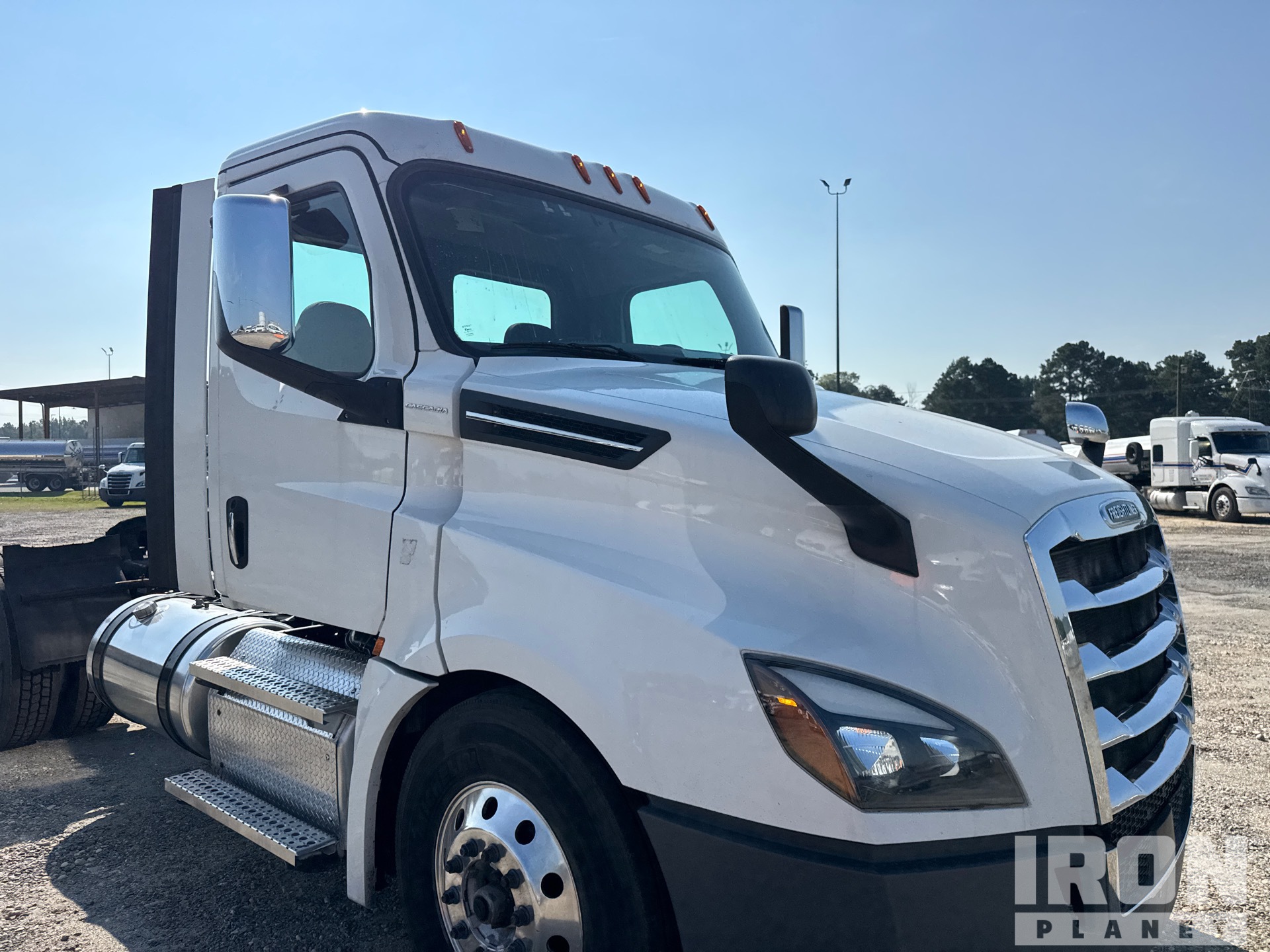 2020 Freightliner CASCADIA 126