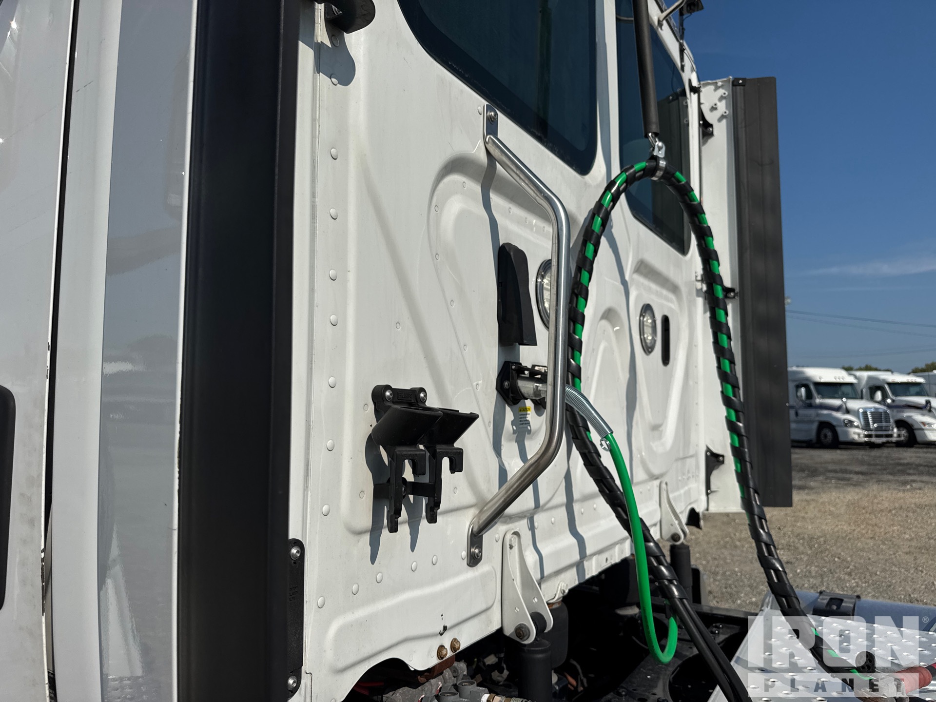 2020 Freightliner CASCADIA 126