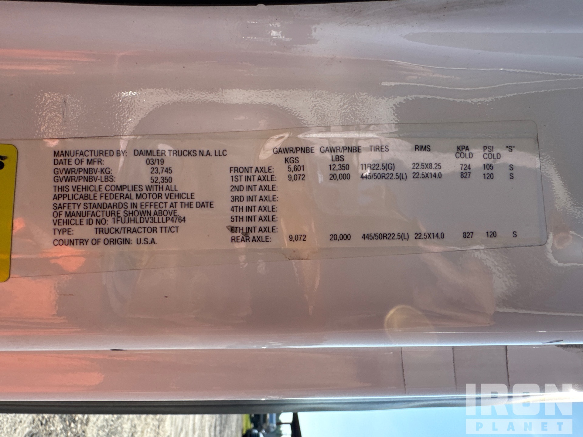 2020 Freightliner CASCADIA 126