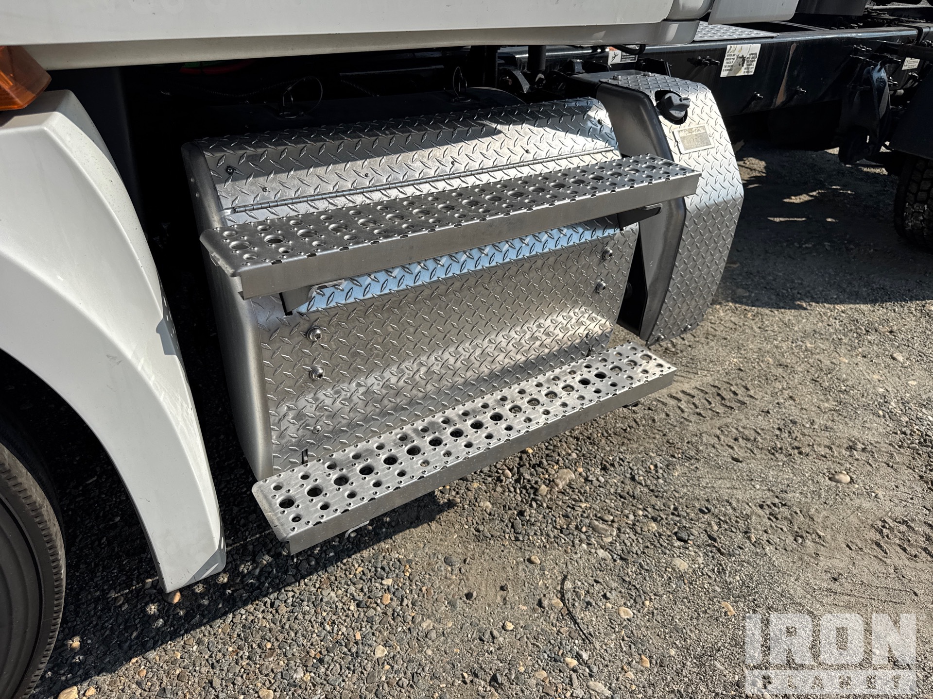 2020 Freightliner CASCADIA 126