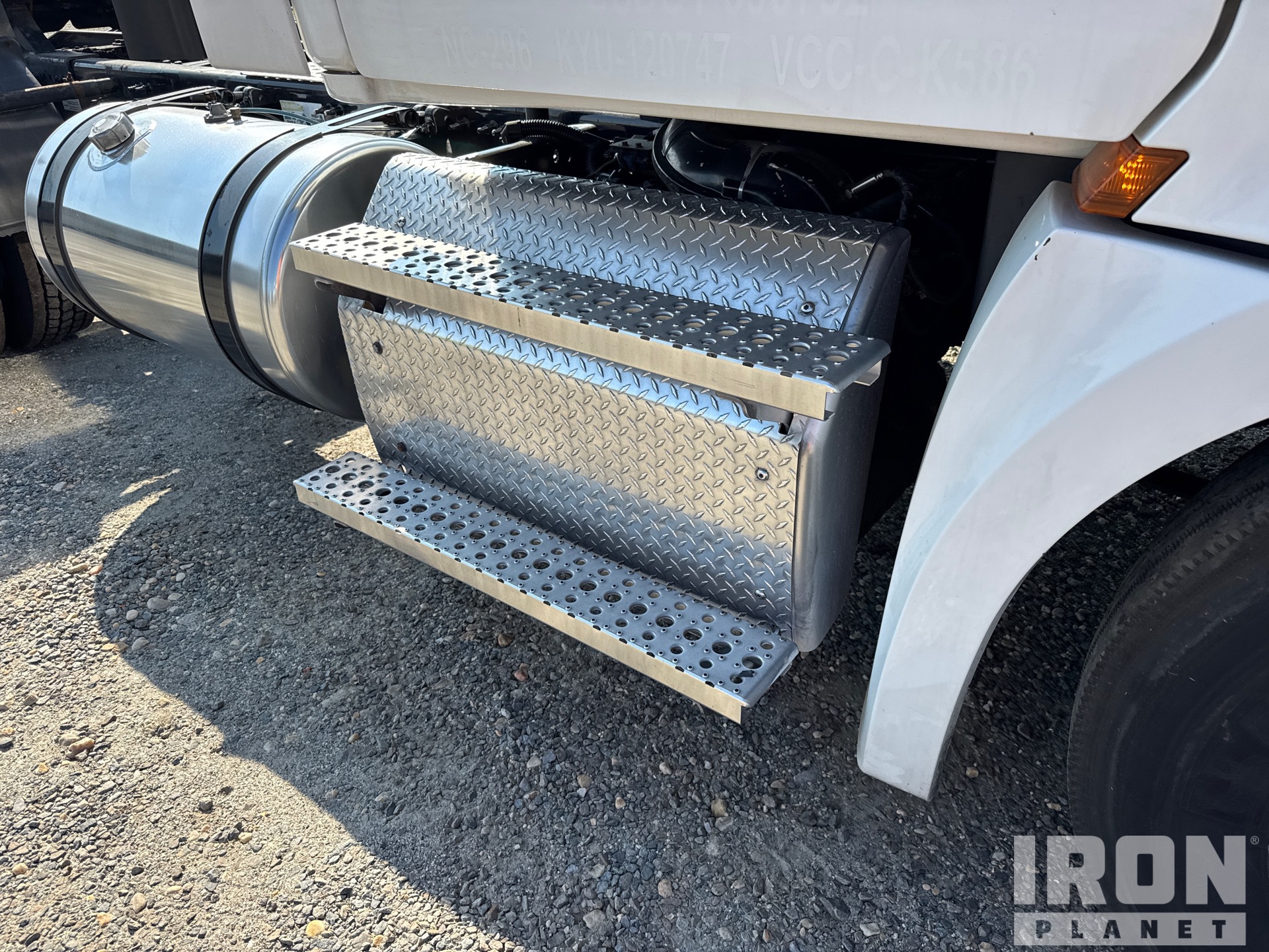 2020 Freightliner CASCADIA 126