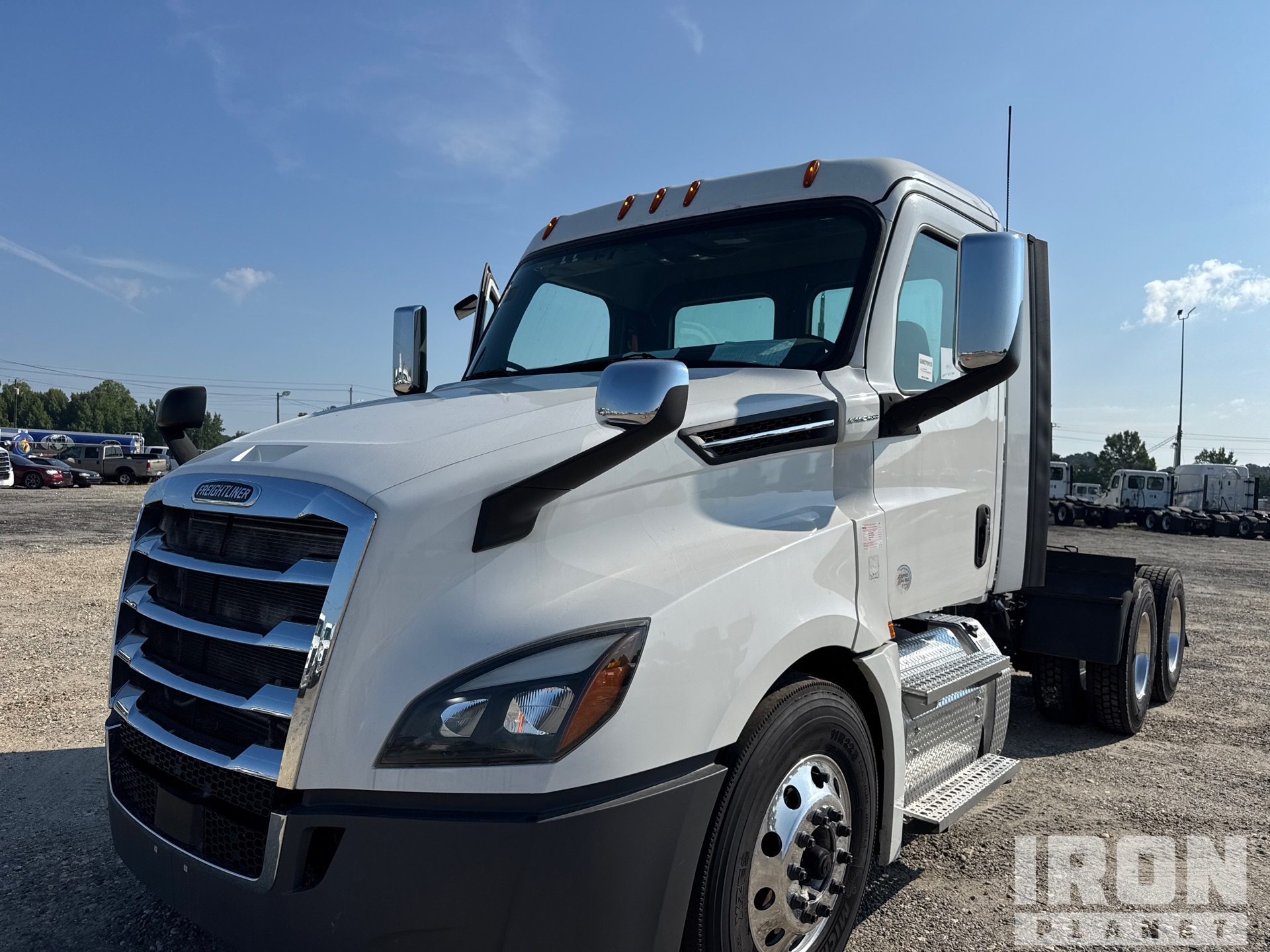 2020 Freightliner CASCADIA 126