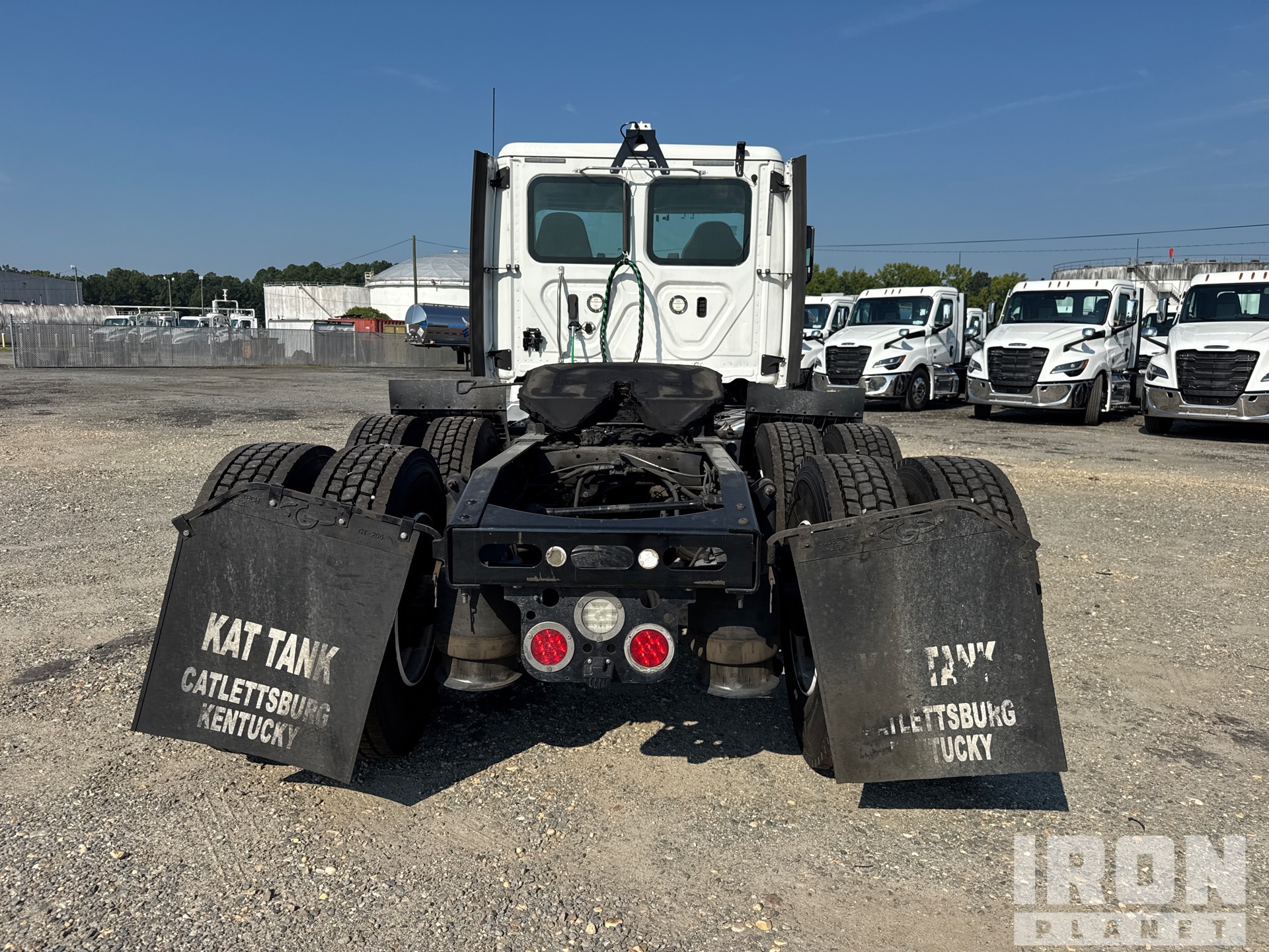 2020 Freightliner CASCADIA 126