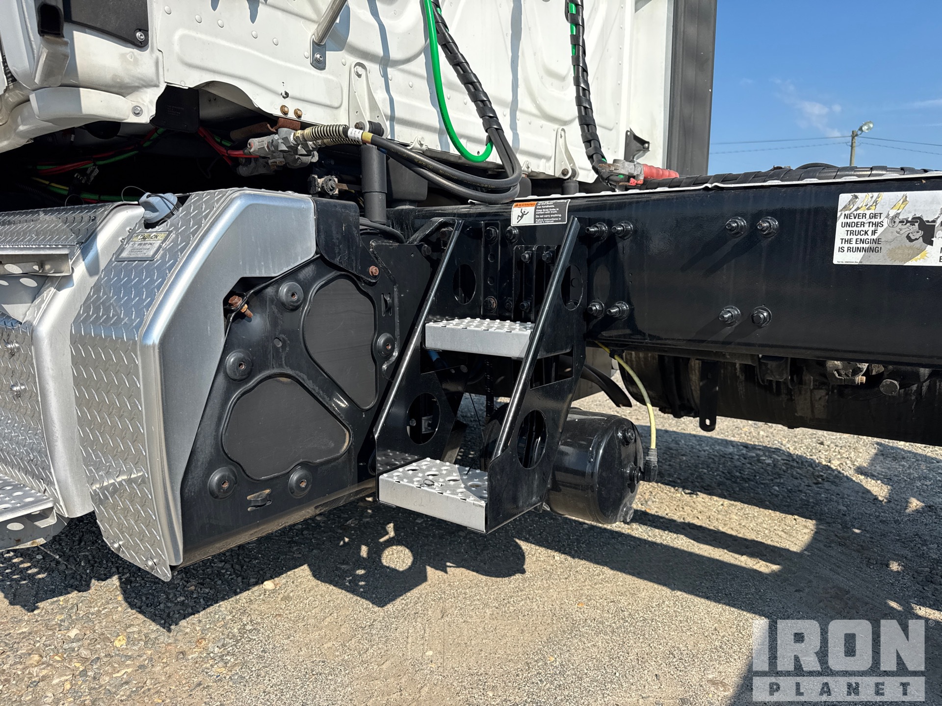 2020 Freightliner CASCADIA 126