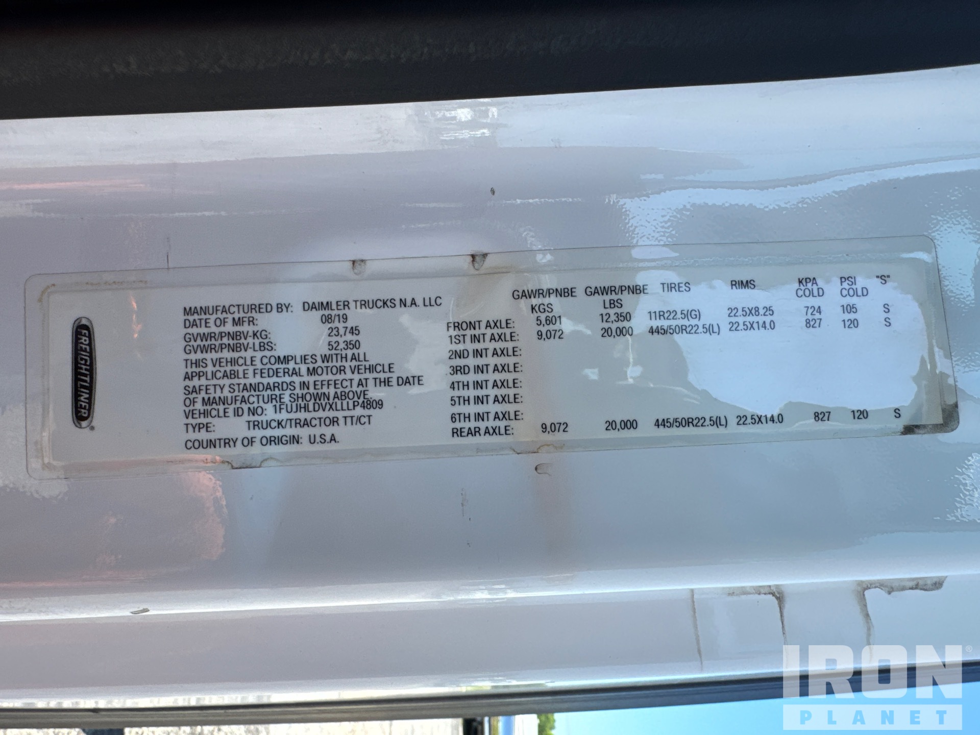 2020 Freightliner CASCADIA 126