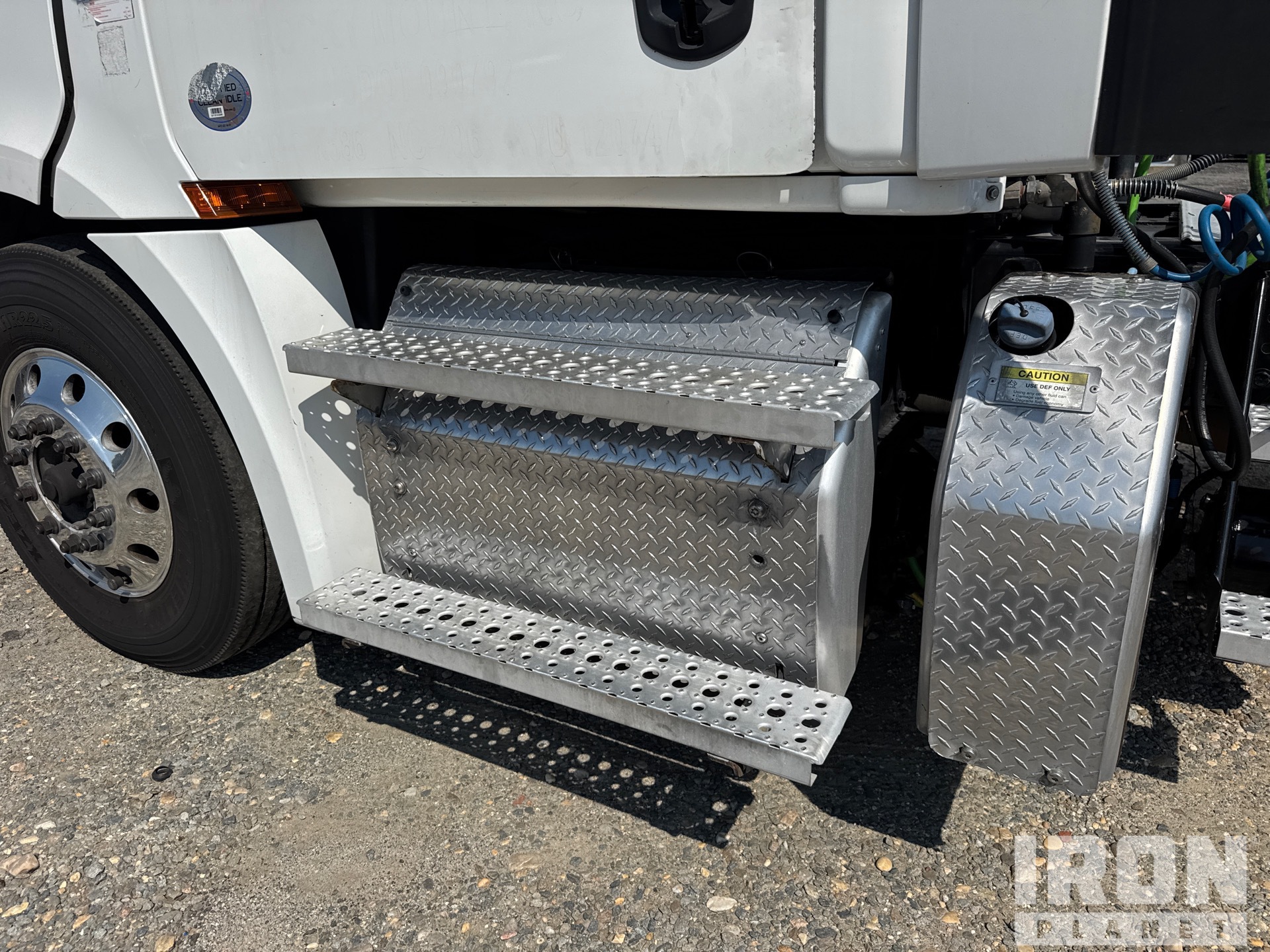 2020 Freightliner CASCADIA 126