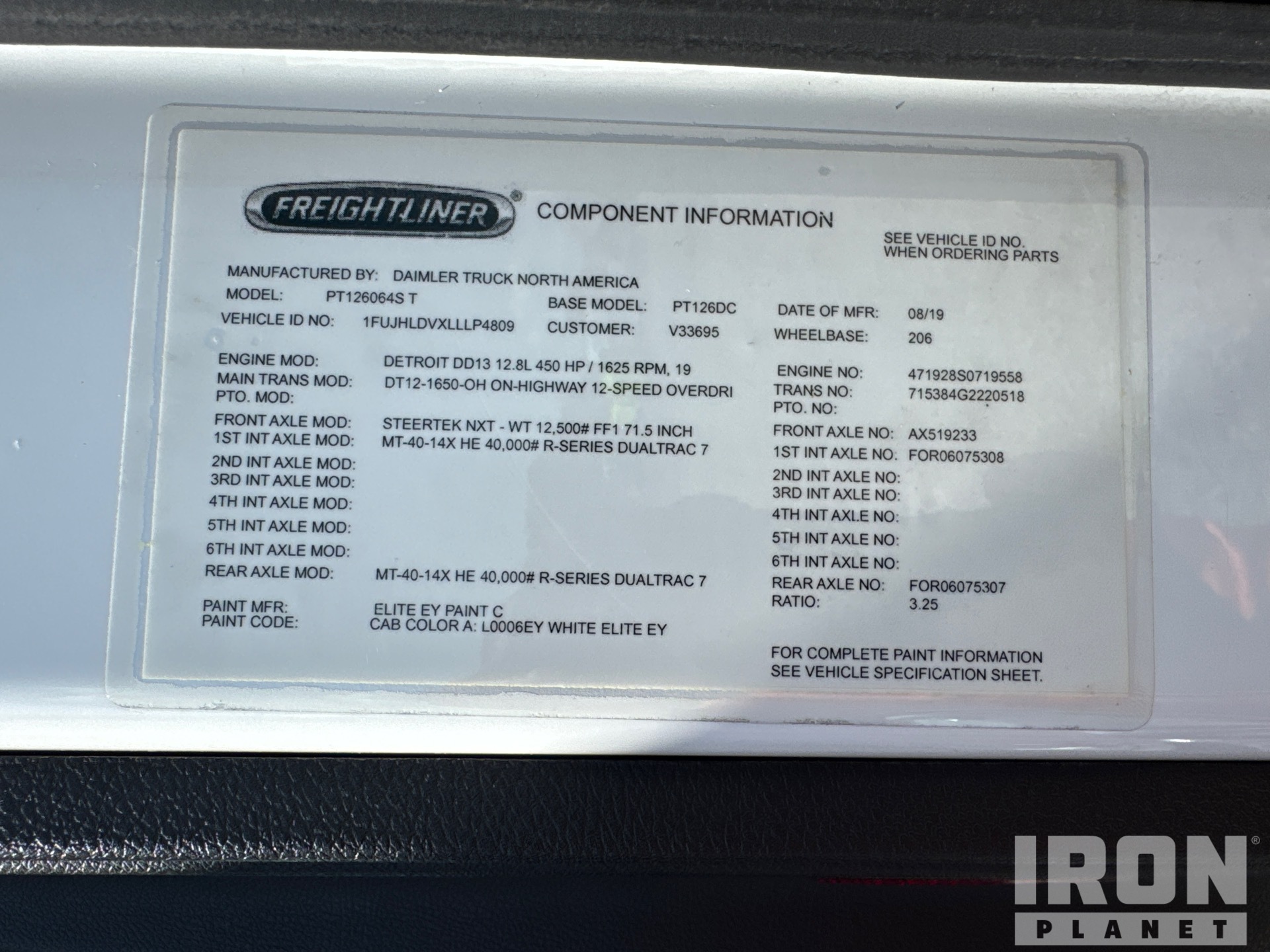 2020 Freightliner CASCADIA 126