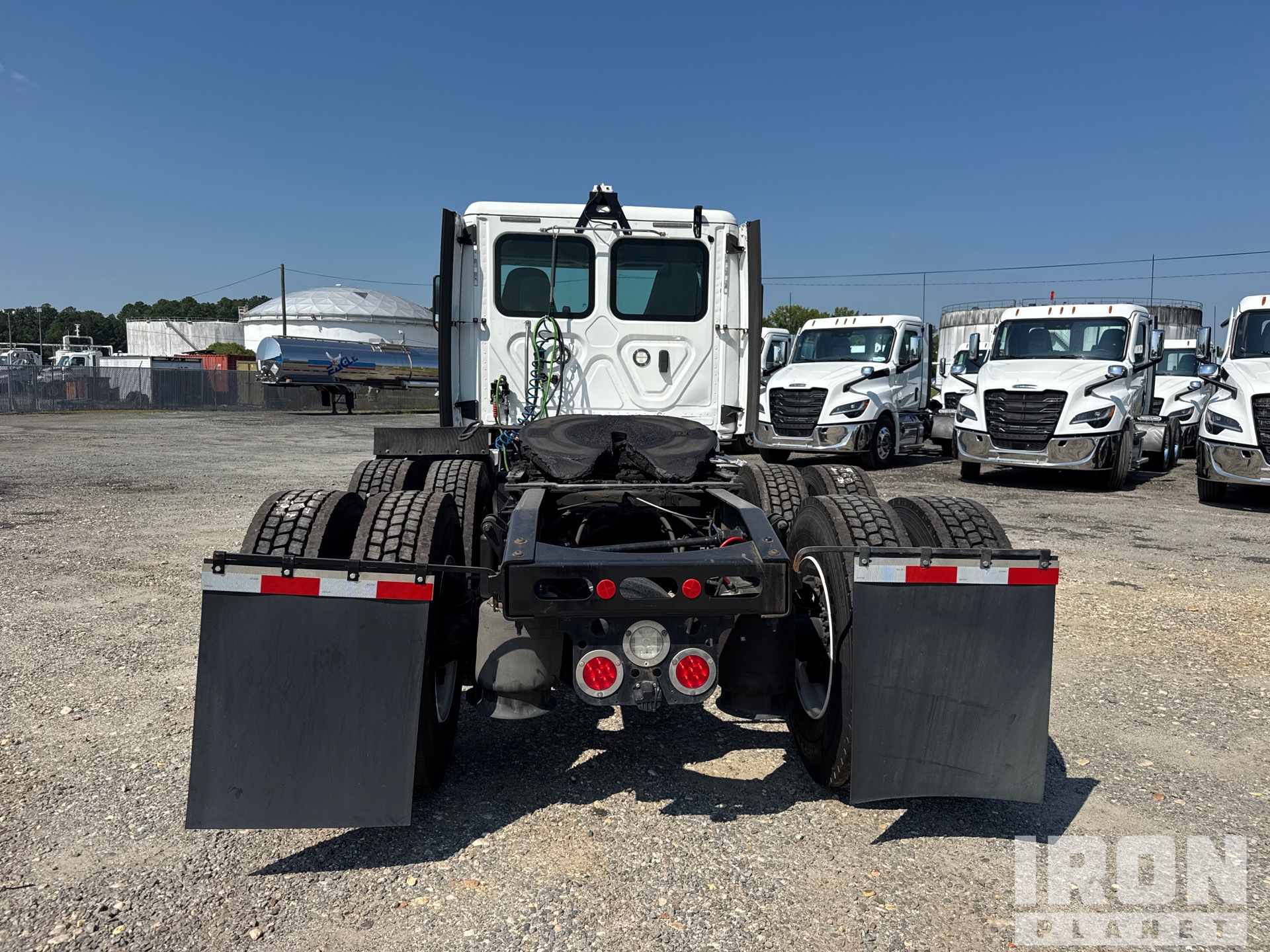 2020 Freightliner CASCADIA 126