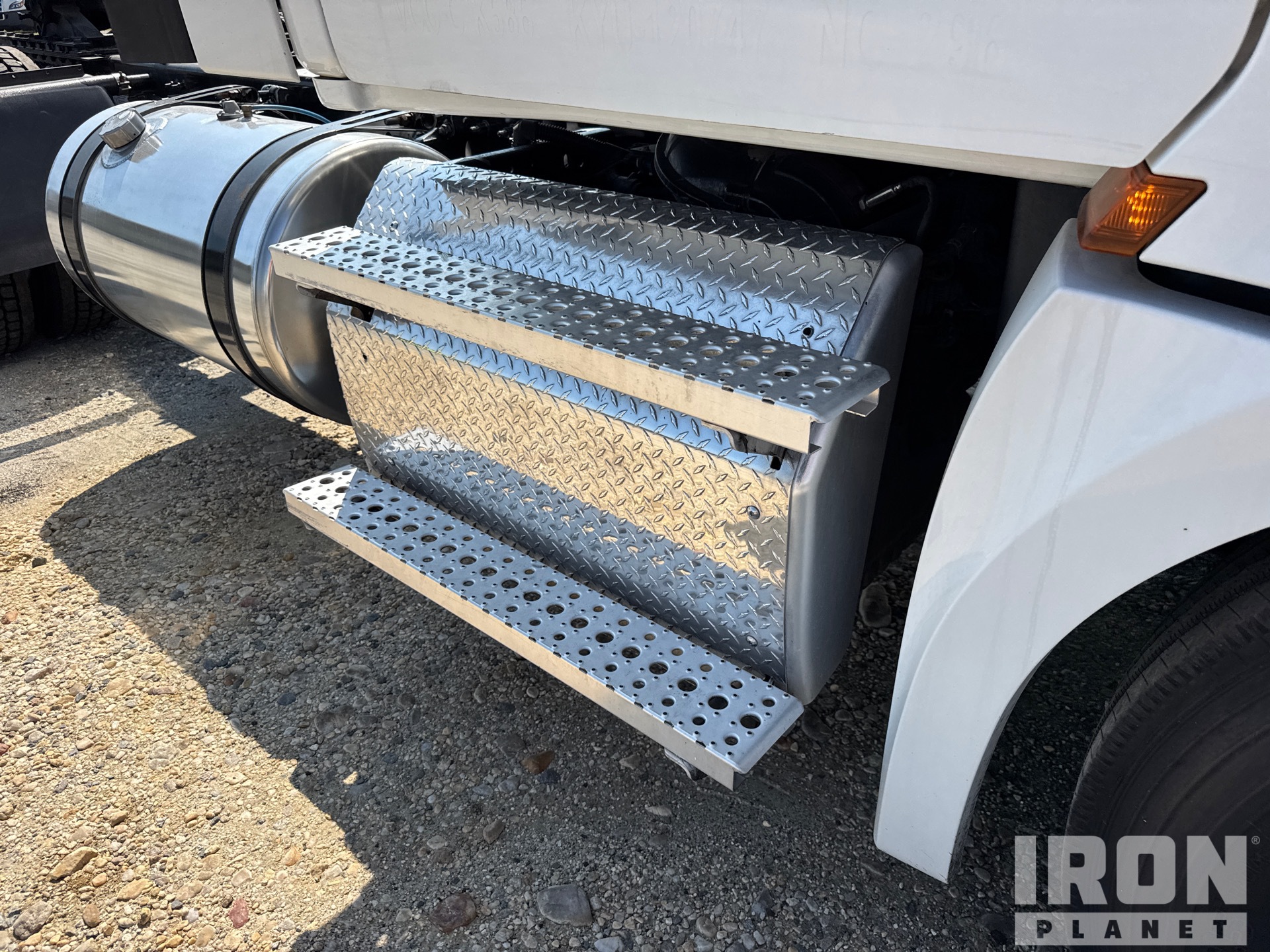 2020 Freightliner CASCADIA 126