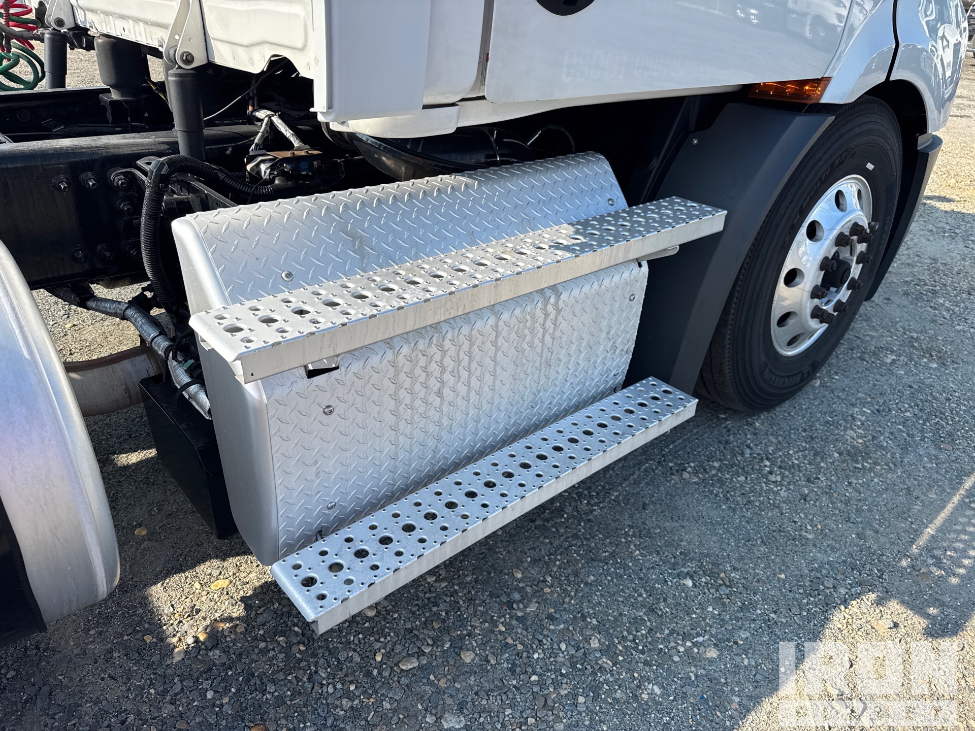 2021 Freightliner CASCADIA 126