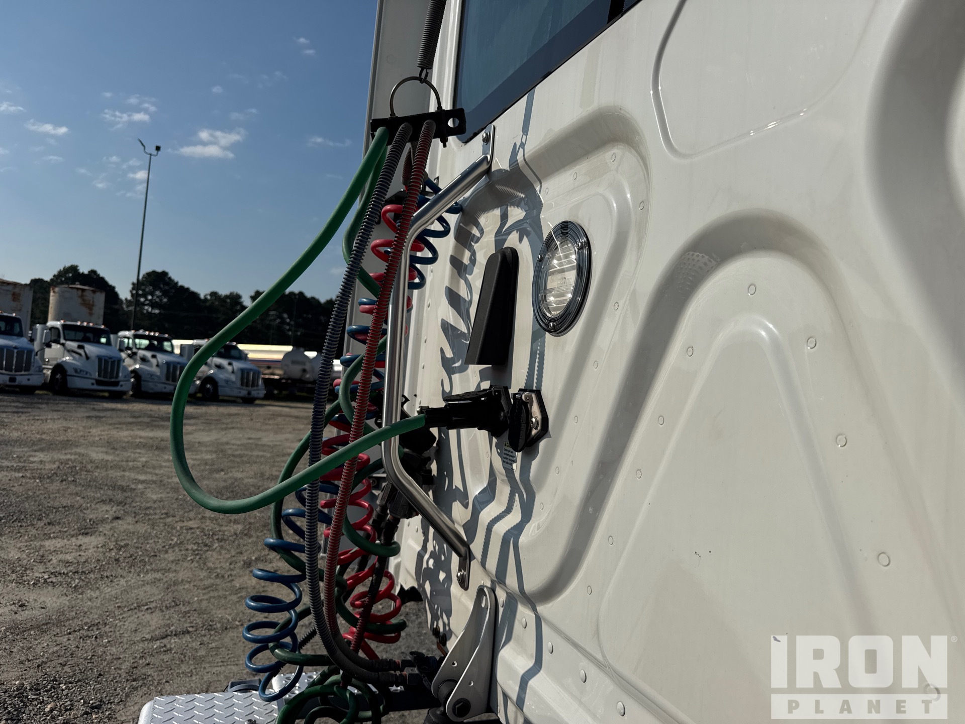 2021 Freightliner CASCADIA 126
