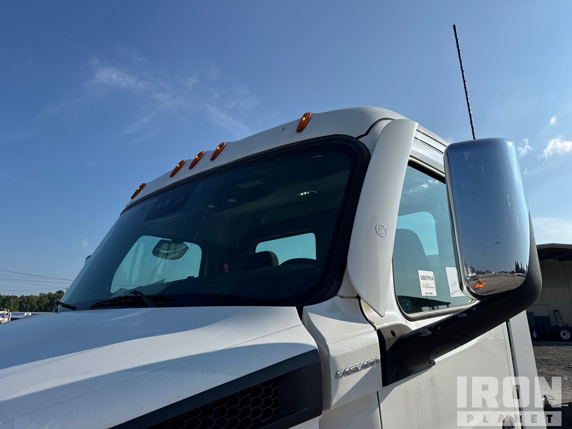 2021 Freightliner CASCADIA 126