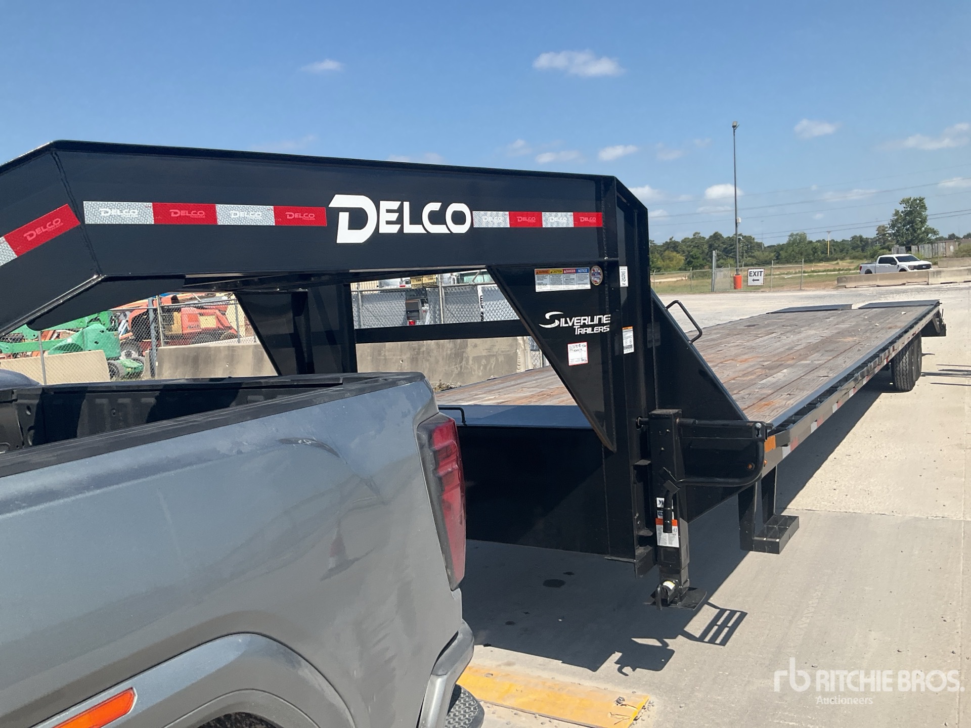 2026 Delco 40 ft T/A Gooseneck