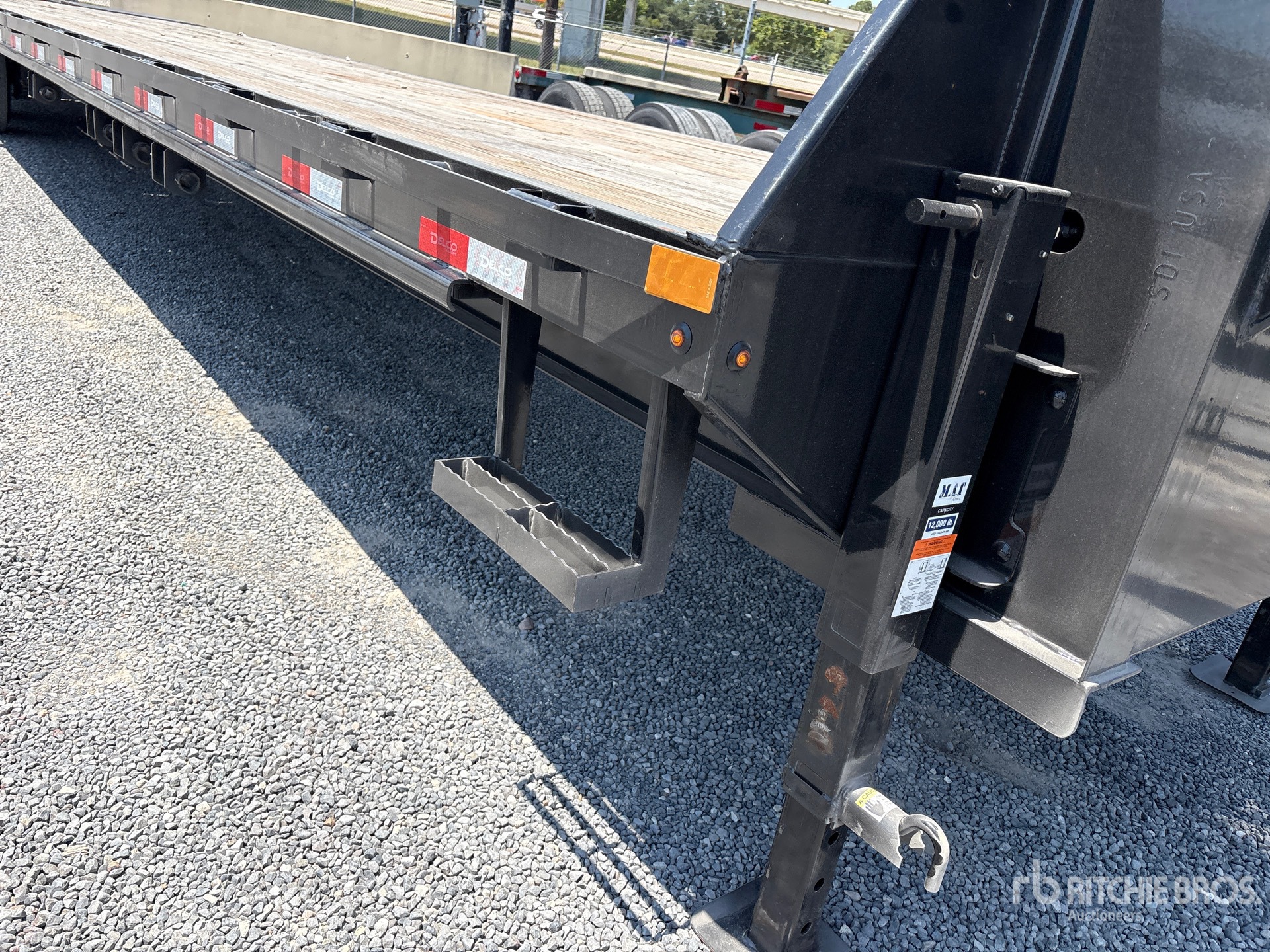 2026 Delco 40 ft T/A Gooseneck