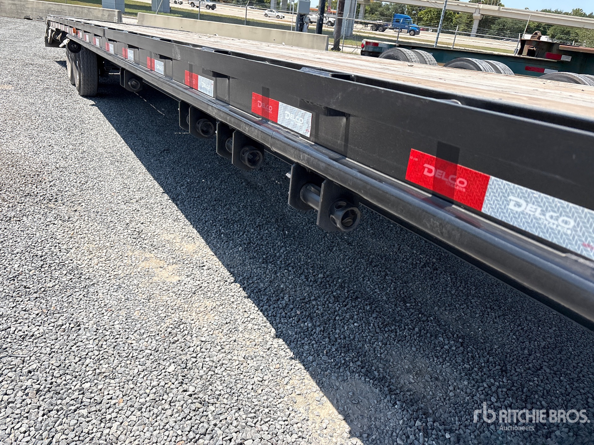 2026 Delco 40 ft T/A Gooseneck