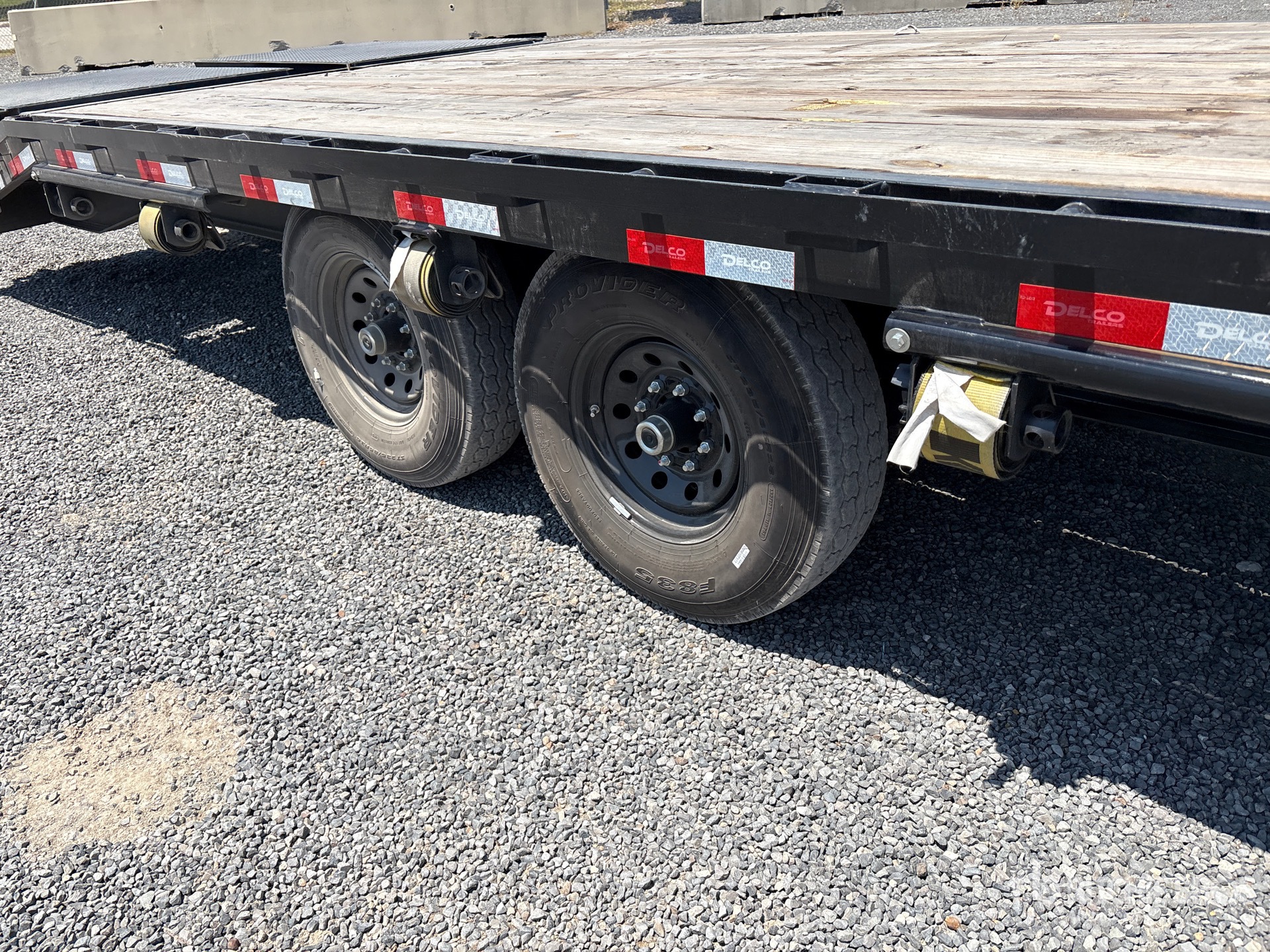 2026 Delco 40 ft T/A Gooseneck