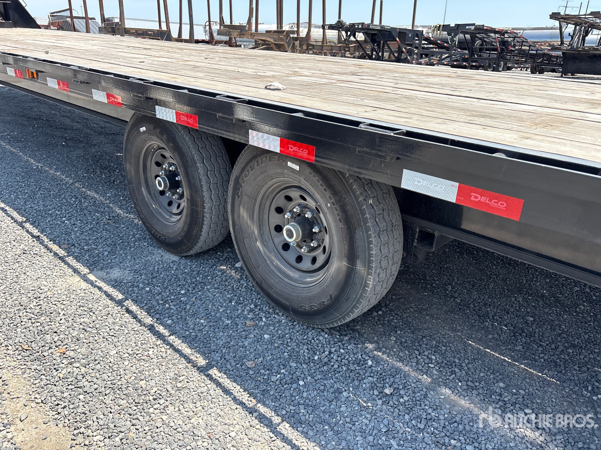 2026 Delco 40 ft T/A Gooseneck