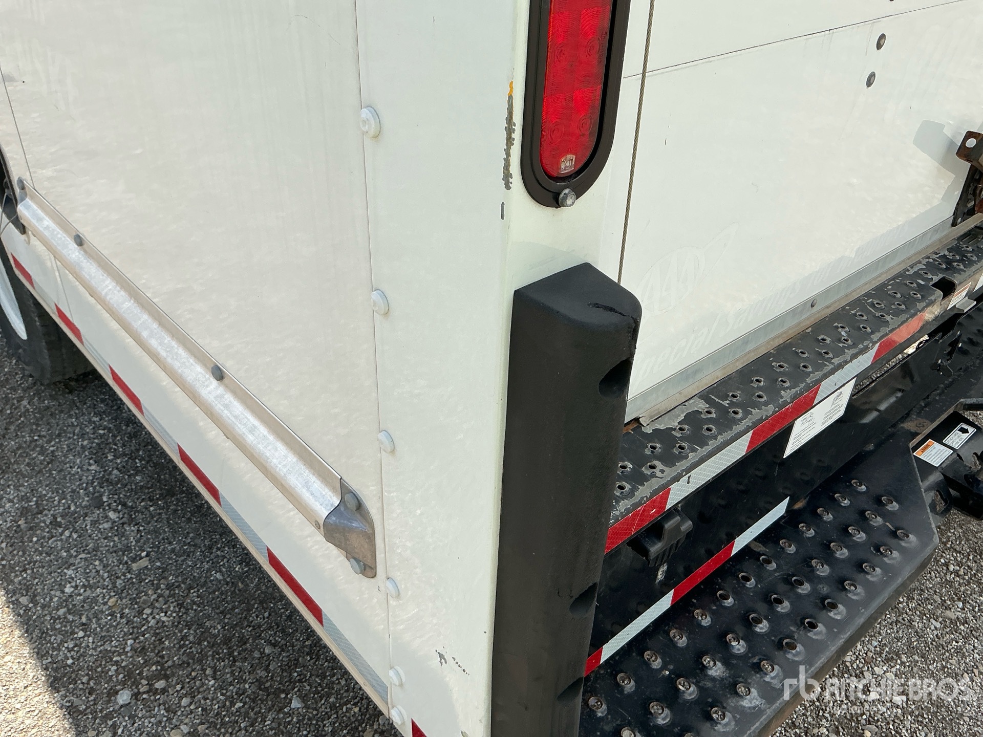 2023 Ford E-350
