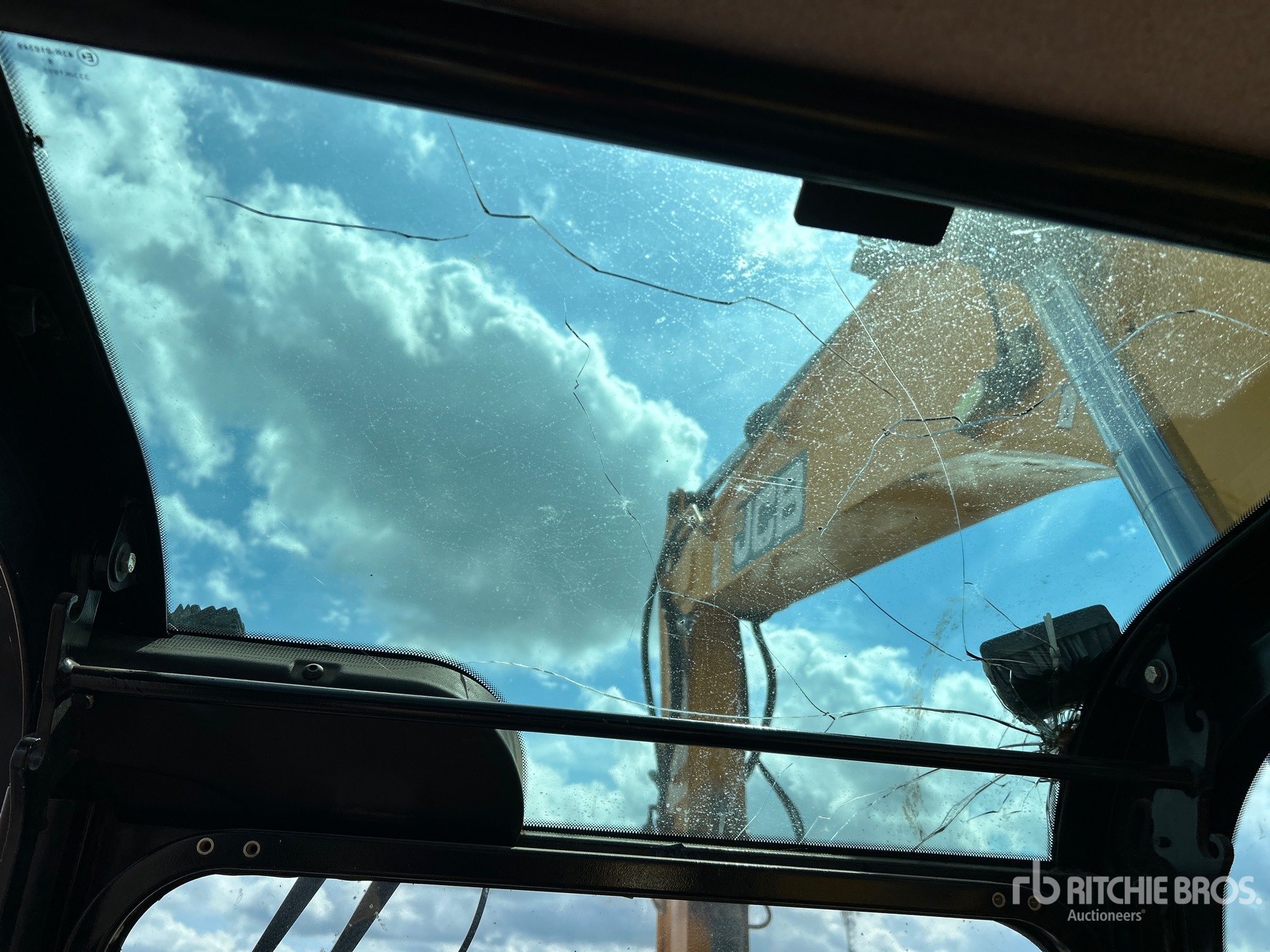 2016 JCB JS190 LC