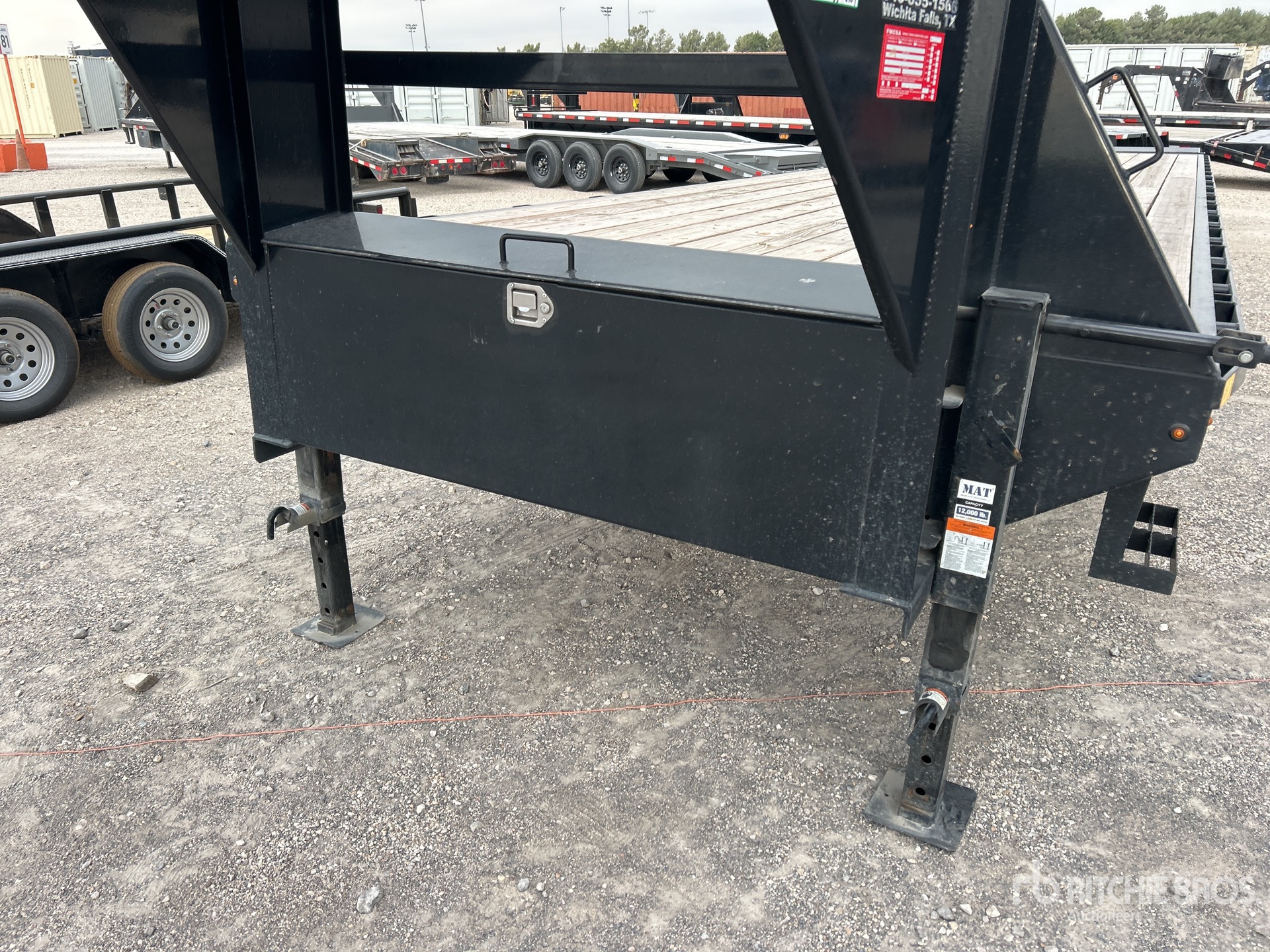2026 Delco 40 ft T/A Gooseneck