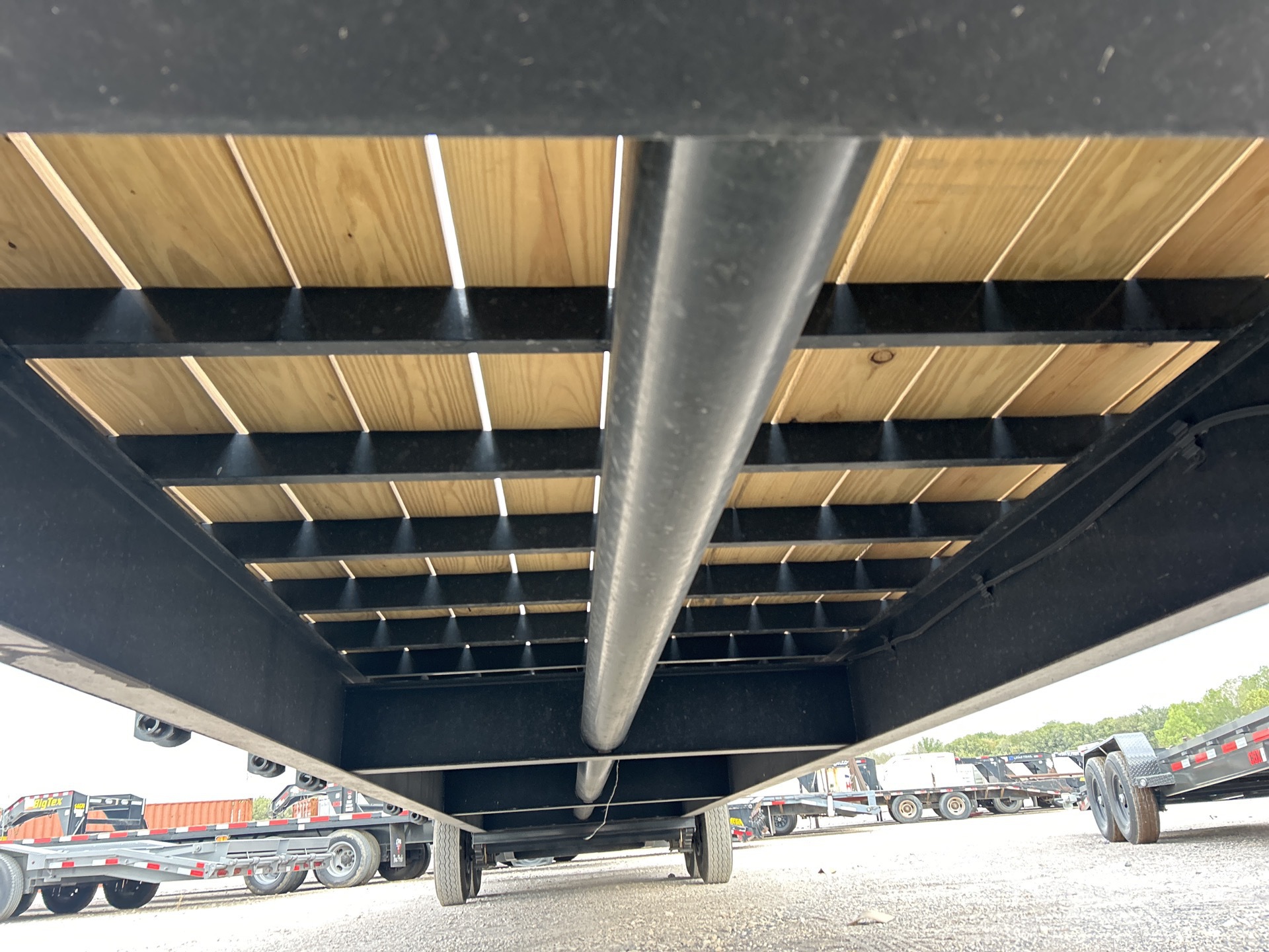2026 Delco 40 ft T/A Gooseneck