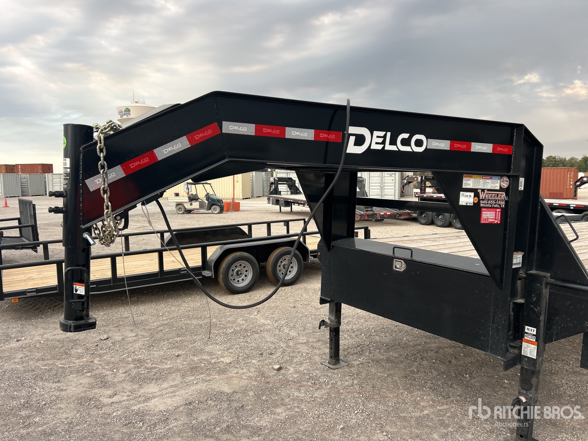 2026 Delco 40 ft T/A Gooseneck