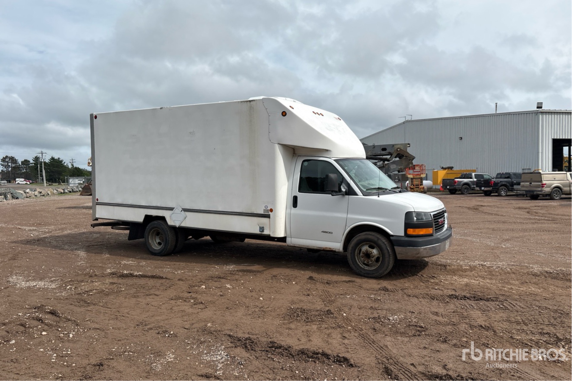2017 GMC G4500