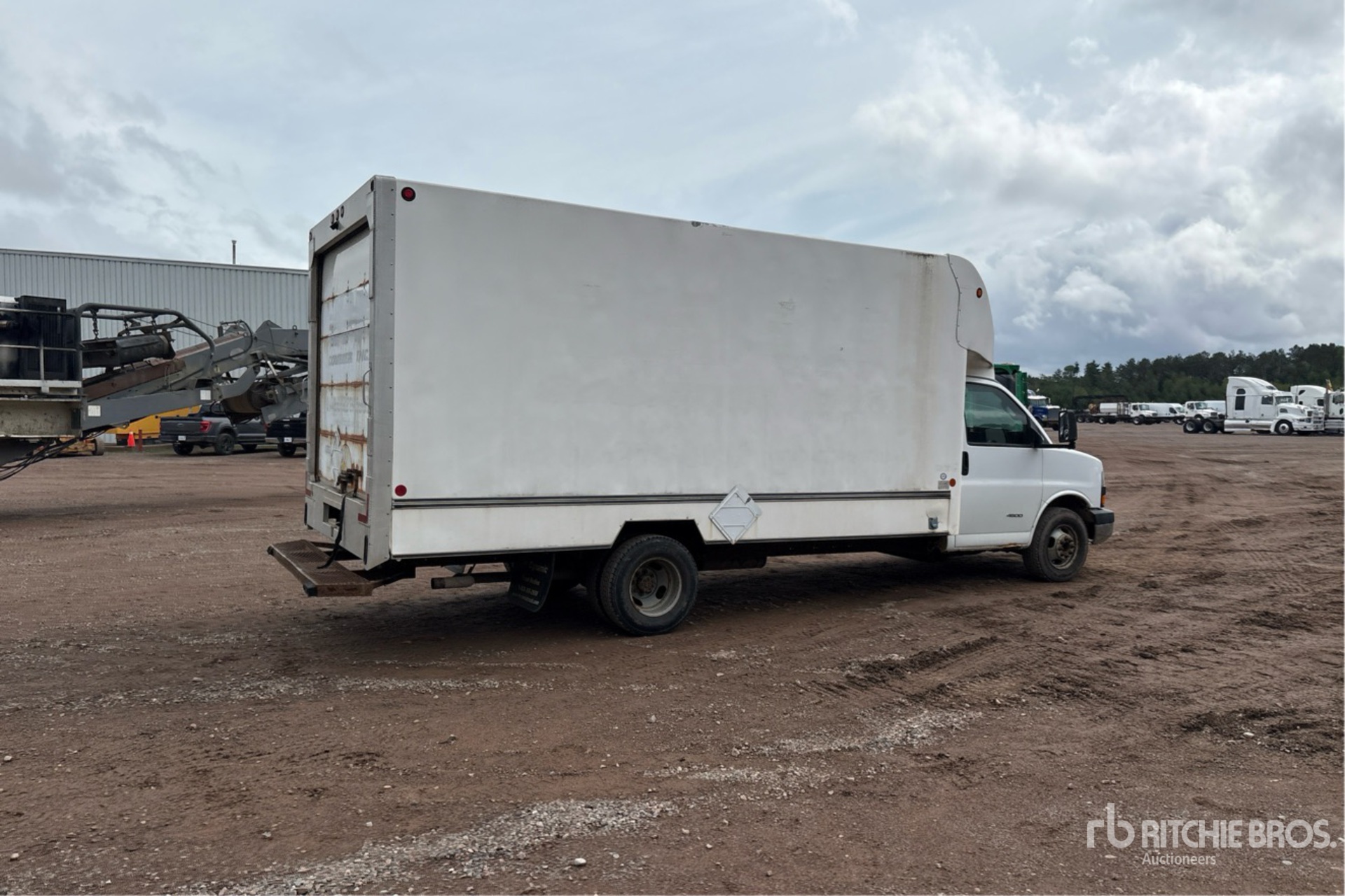 2017 GMC G4500